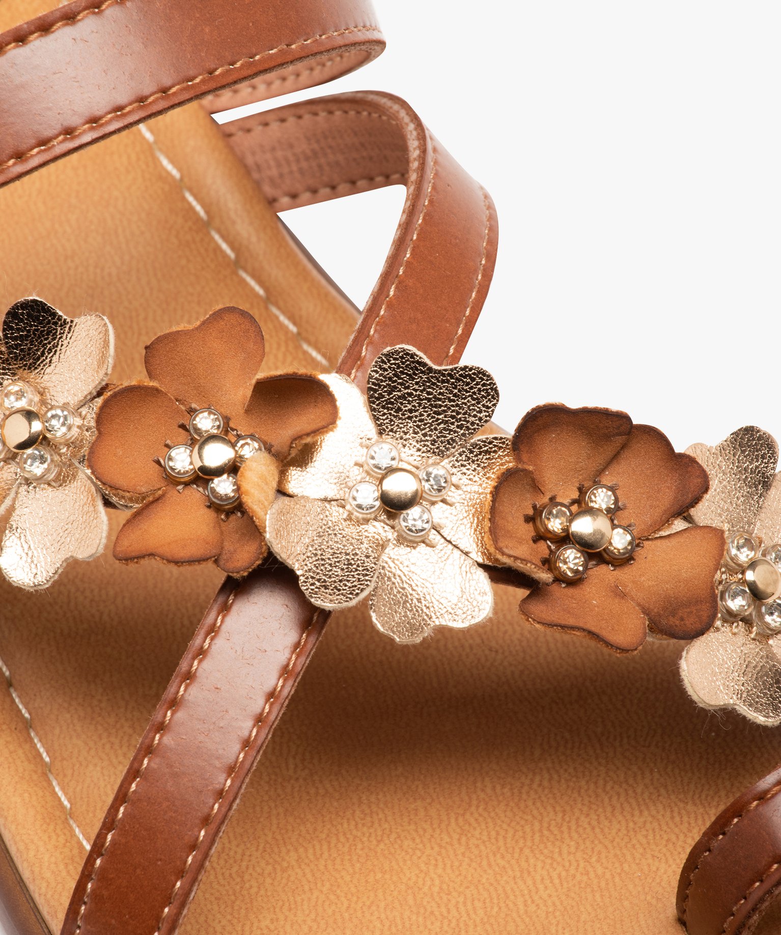 Mules plates à fines brides croisées fleuries femme camel | GEMO