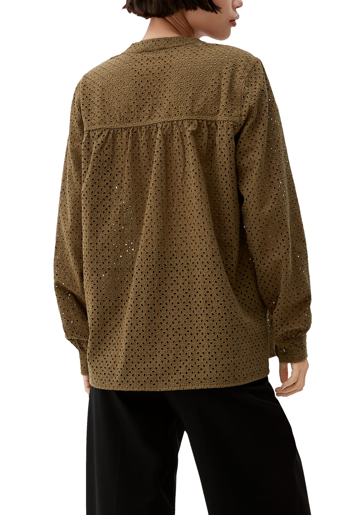 s.Oliver Langarmbluse Bluse mit Lochstickerei Lochstickerei, Zierknopf