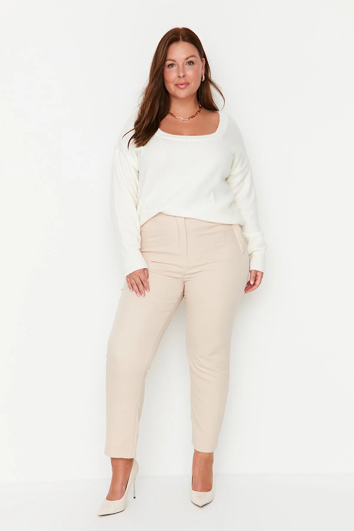 Trendyol Curve  Beige Zigarettenhose aus Webstoff TBBAW23AR00015
