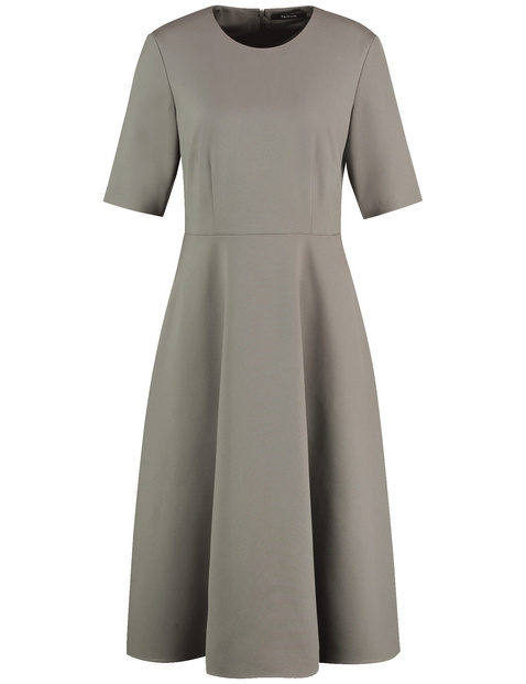 Elegantes Kleid mit ausgestelltem Rockteil