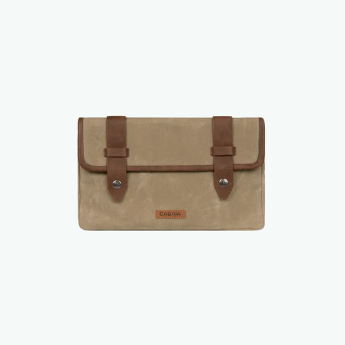 Medium front pocket with beige flap