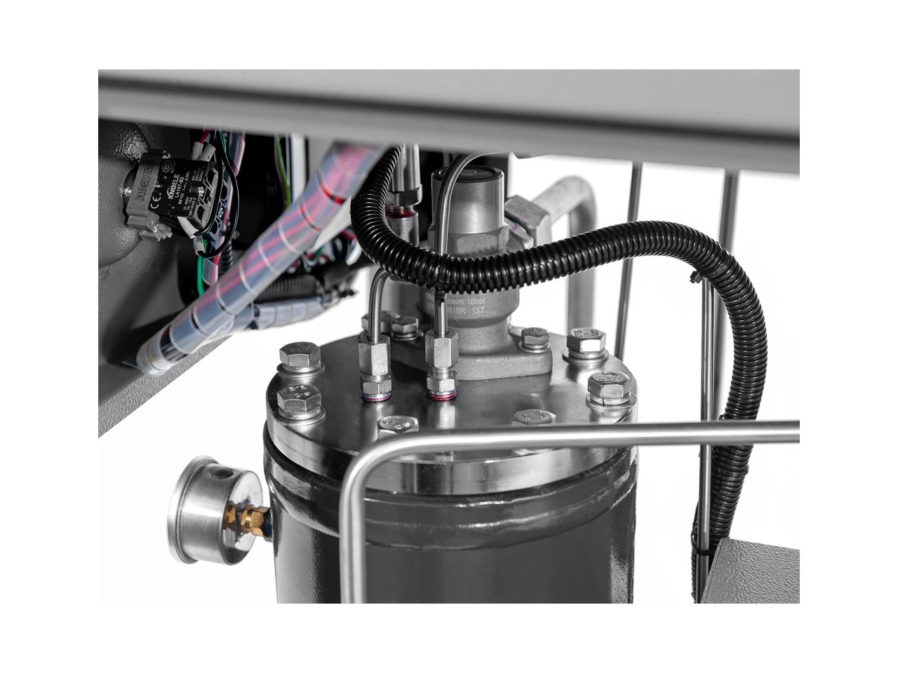 Airpress 369957-IVR Schroefcompressor APS 7.5 IVR Combi Dry X 10 bar 7.5 pk/5.5 kW 290-690 l/min 200 l