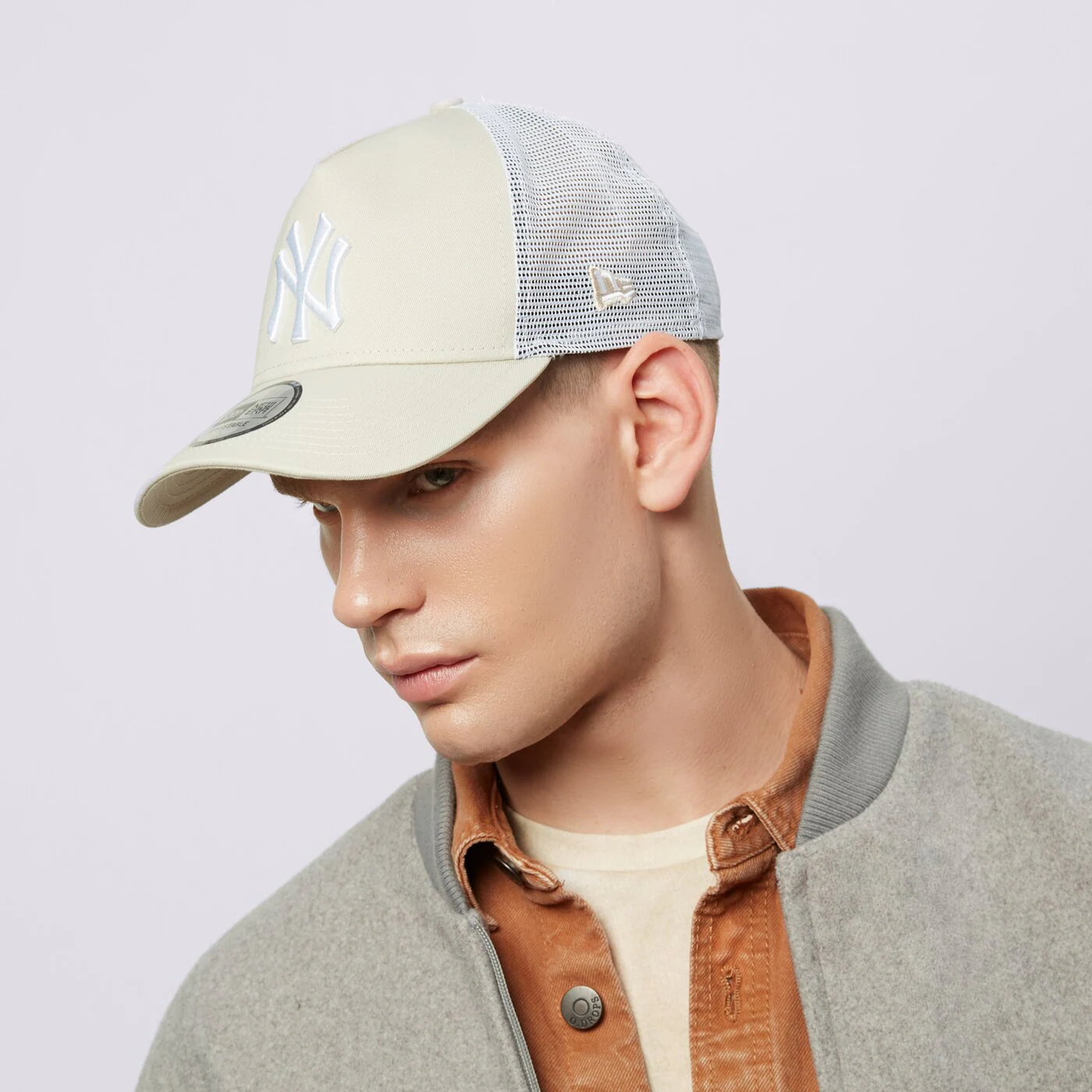 NEW ERA MÜTZE LEAGUE ESS 9FORTY TRUCKER NYY STN NEW YORK YAN Beige