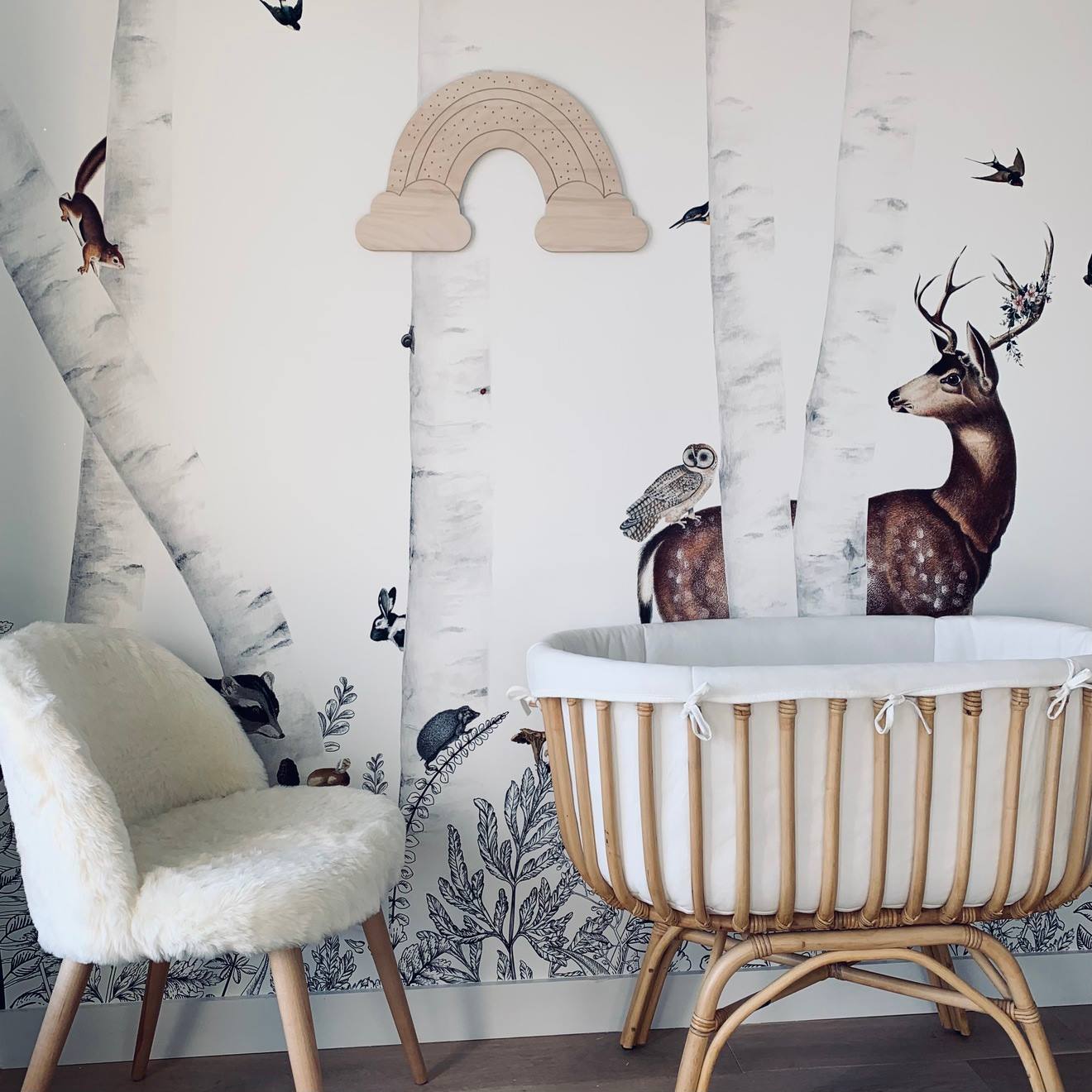 Décoration murale arc-en-ciel en bois LES PETITES HIRONDELLES bois