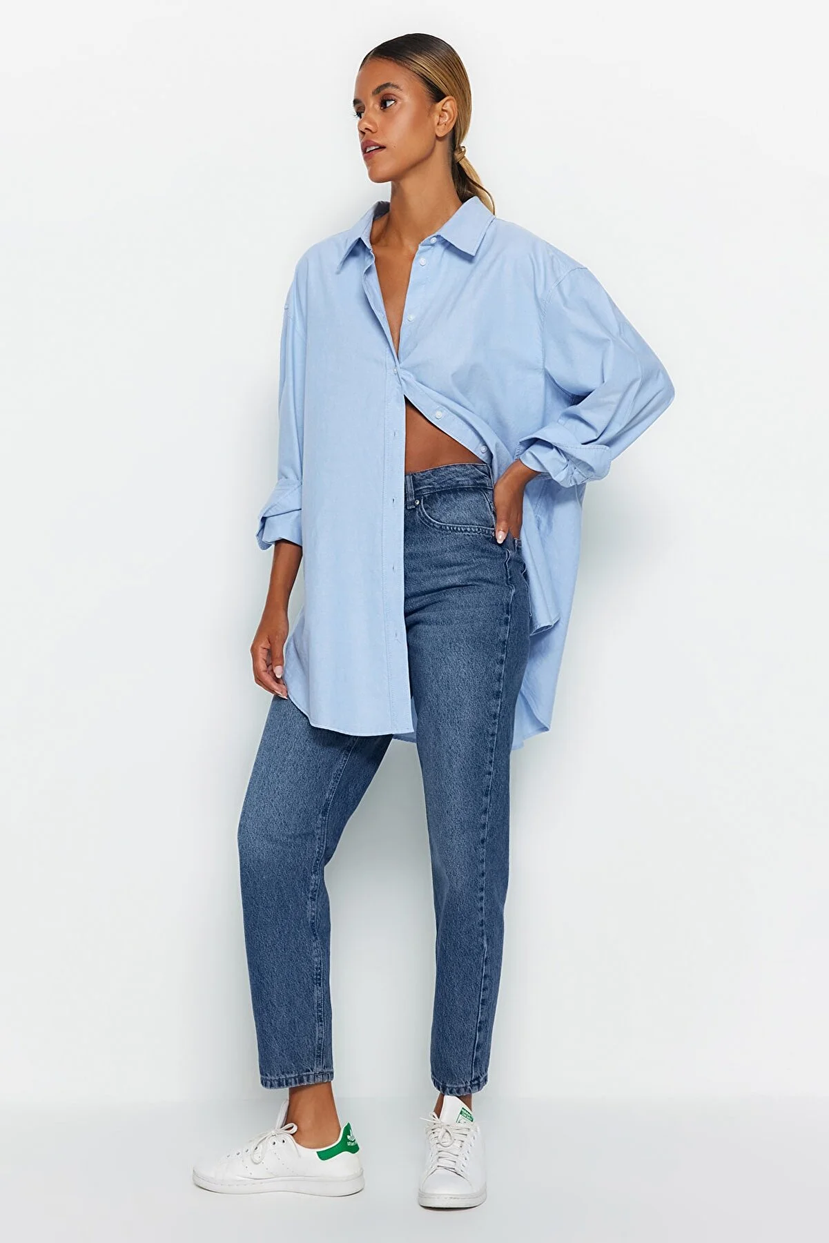 Trendyol Collection  Dunkelblaue Mom-Jeans mit hoher Taille TWOAW24JE00076