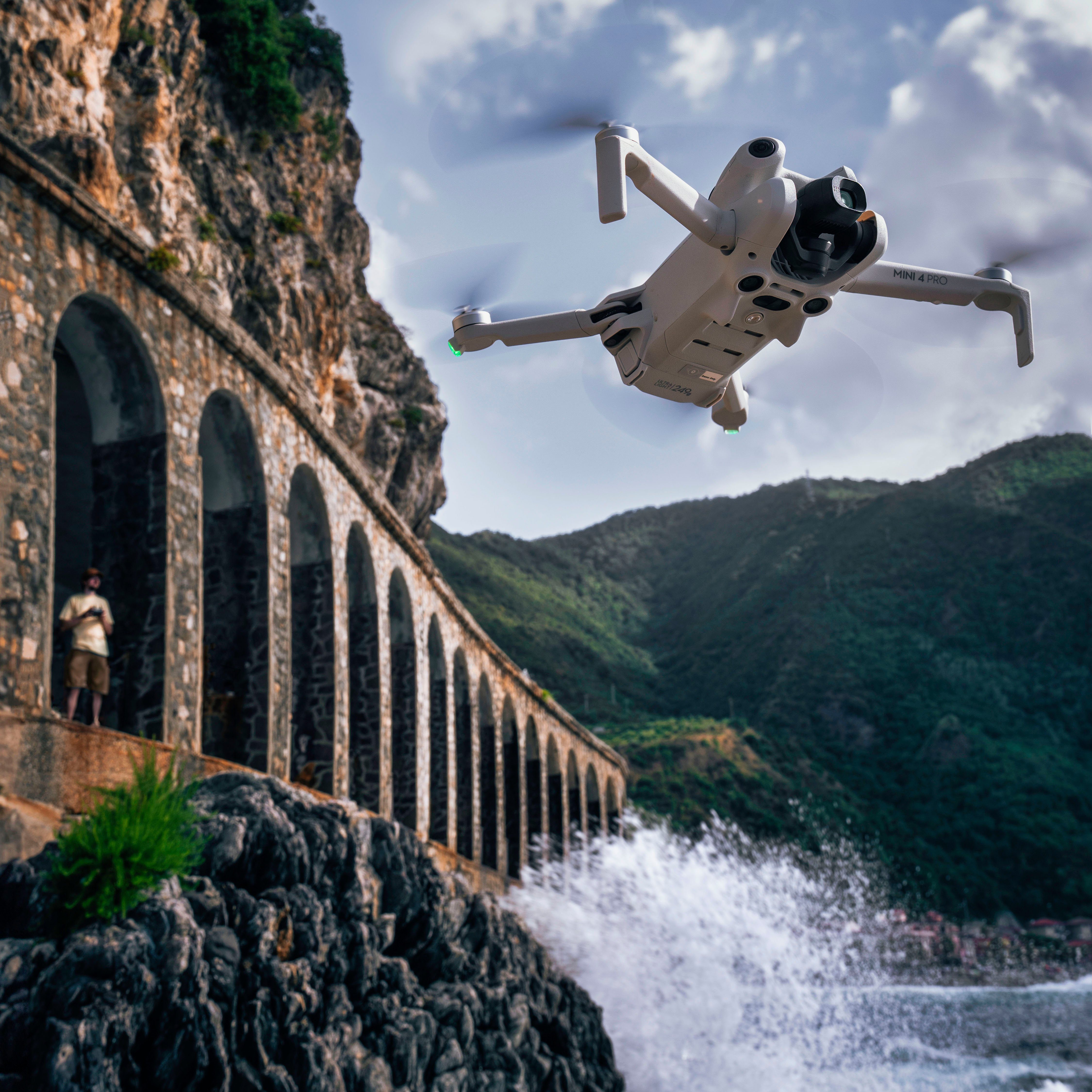 DJI Mini 4 Pro Fly More Combo (DJI RC 2) (GL) Drohne (4K Ultra HD)