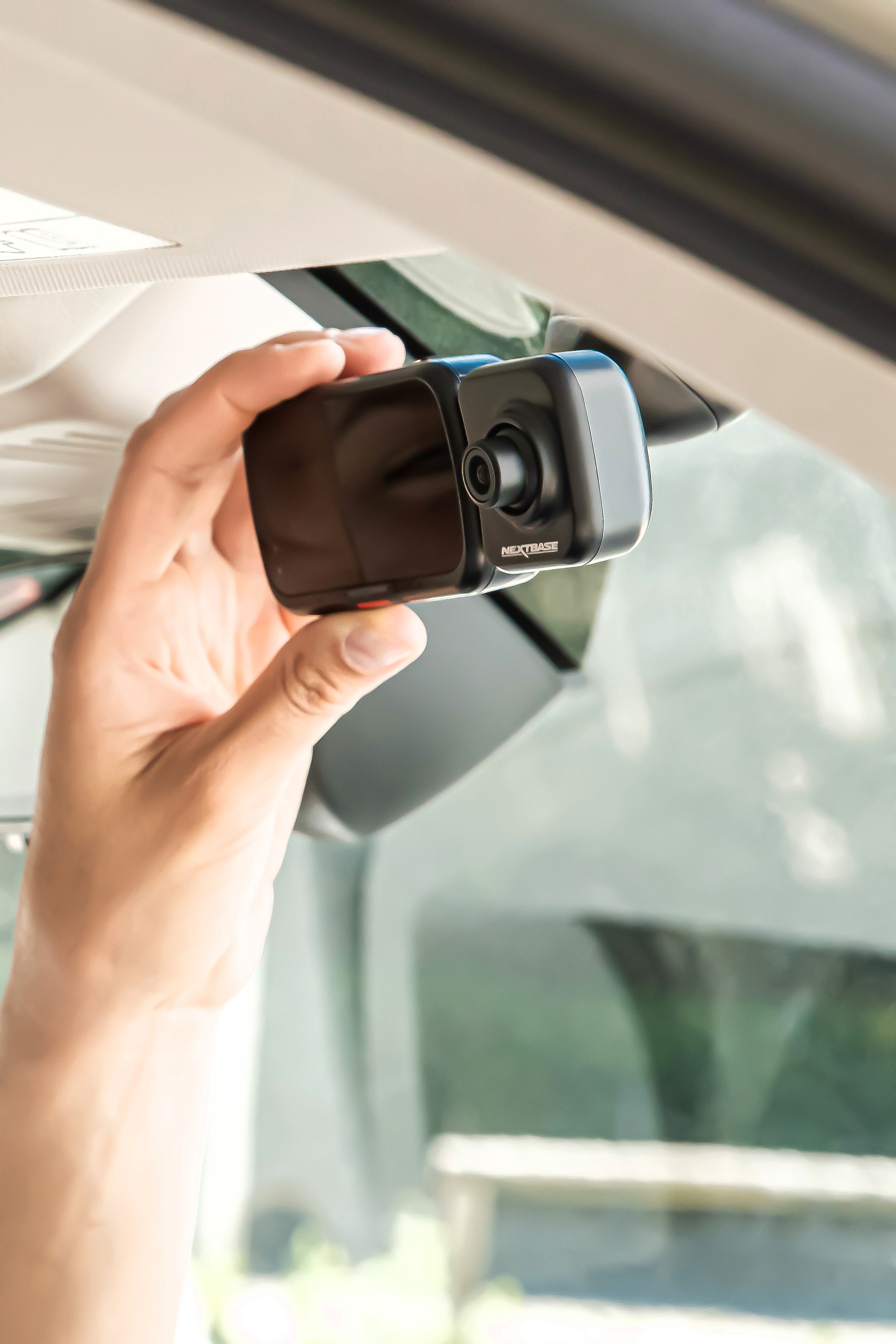 "Dashcam Bundle 522GW von Nextbase inkl. kabelloser Rücksichtkamera, 32GB SD-Karte, Festeinbau-Kabelsatz und Einbau - ATU