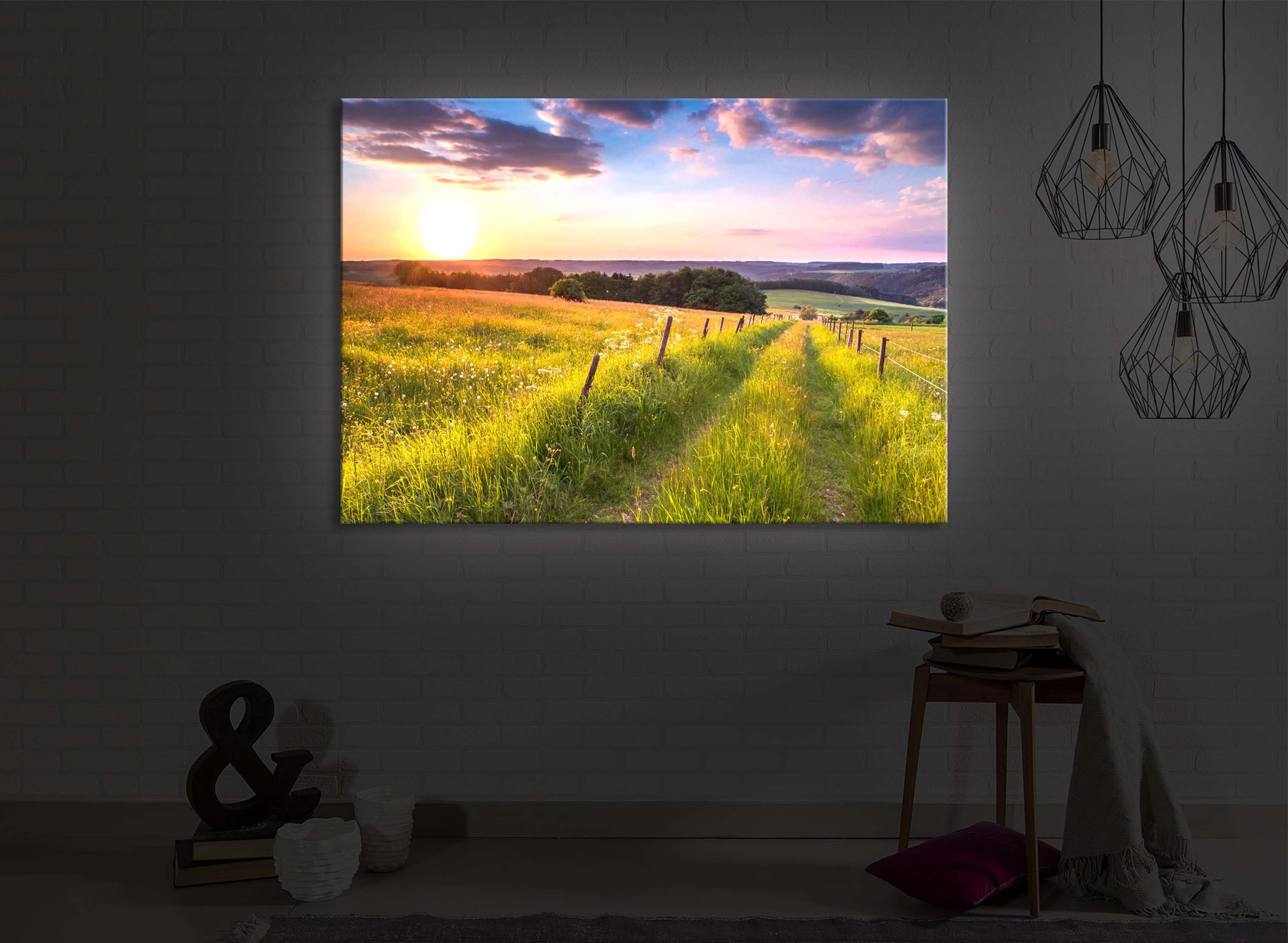 lightbox-multicolor LED-Bild Wunderschöne Bergwiese im Sonnenaufgang front lighted / 60x40cm, Leuchtbild mit Fernbedienung