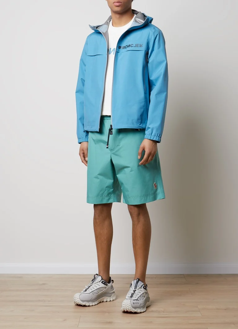 Giacca a vento Moncler Shipton in Gore-Tex con tasche e cappuccio integrati.