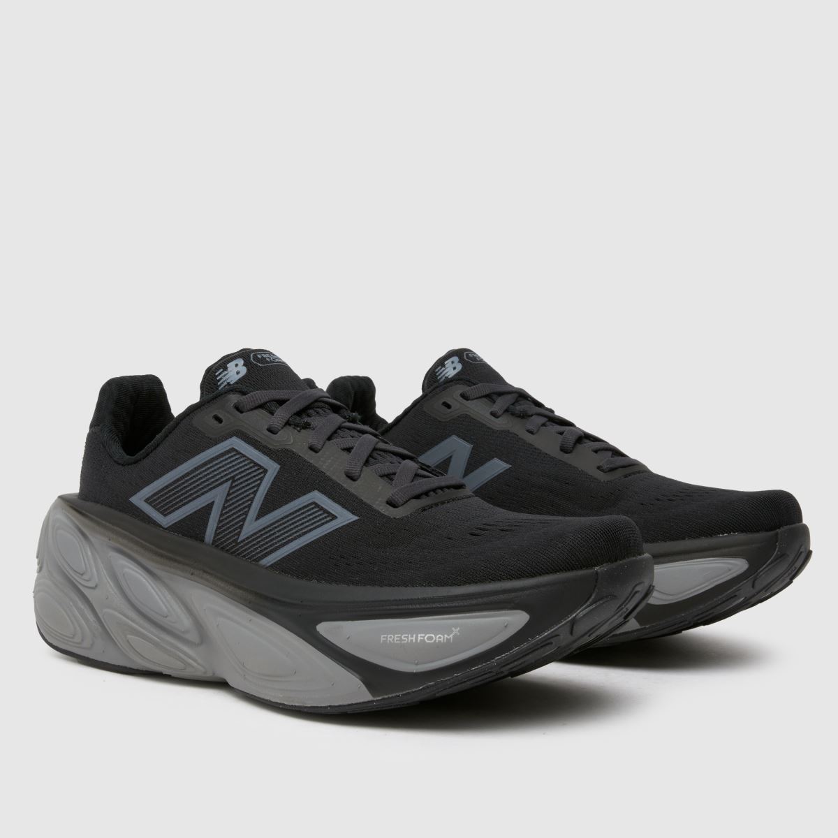 New Balance Fresh Foam X More V5 cipők fekete és szürke színben