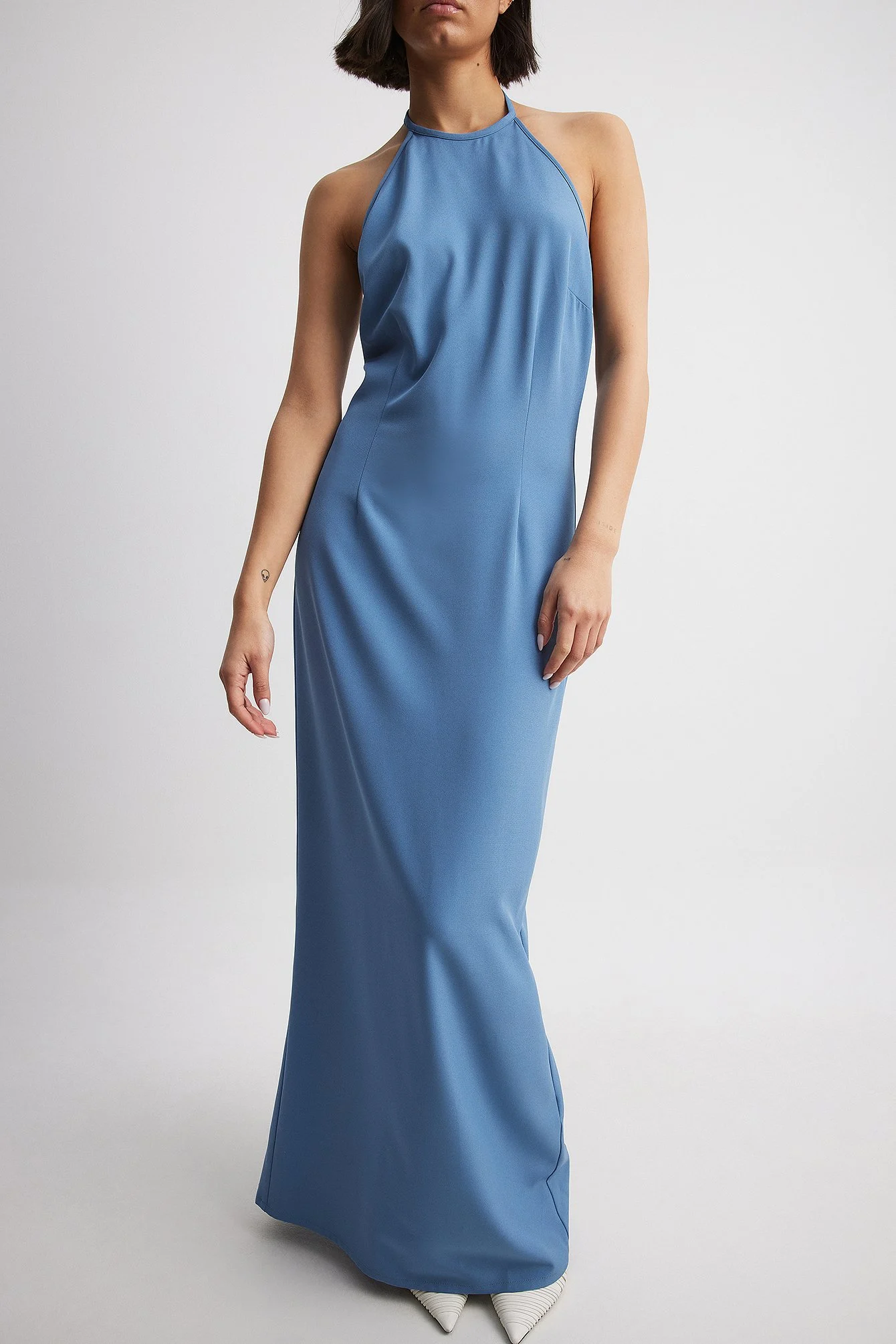 Maxikleid mit Schnallendetail und offenem Rücken