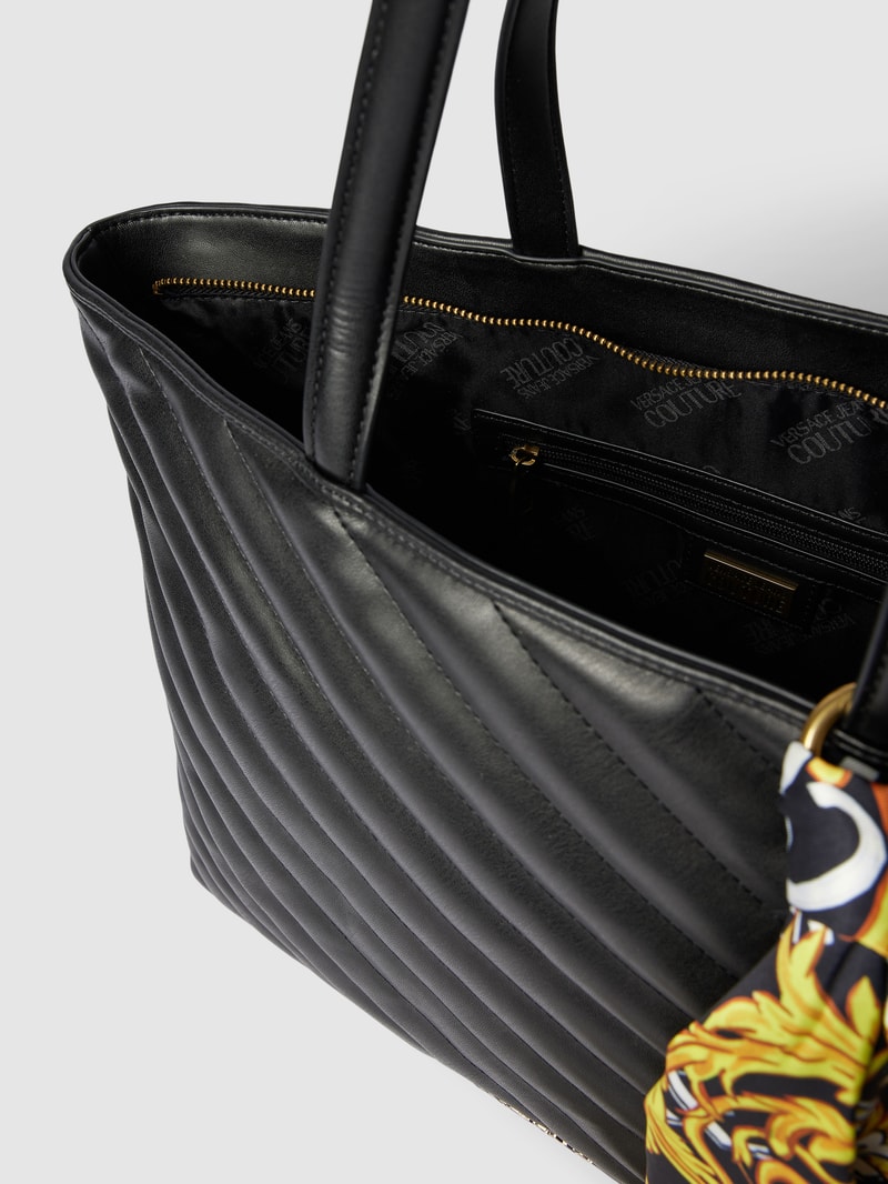 Handtasche mit Strukturmuster Modell 'STEPP' in schwarz