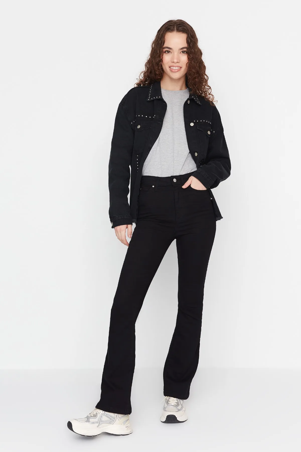 Trendyol Collection  Schwarze, lichtechte High Waist Flare Jeans TWOAW23JE00250