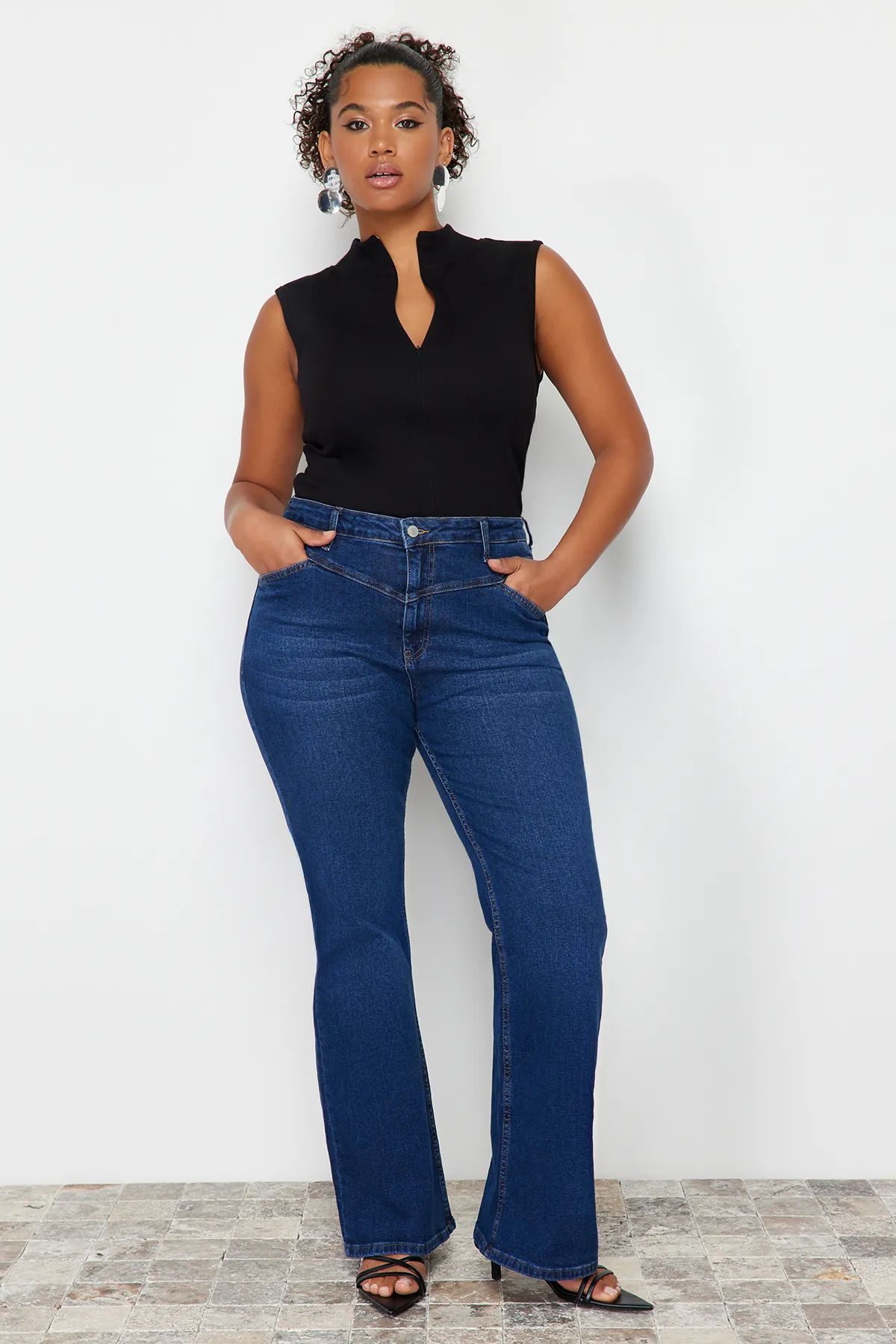Trendyol Curve  Schwarze Strickbluse mit Reißverschluss TBSSS24AF00040