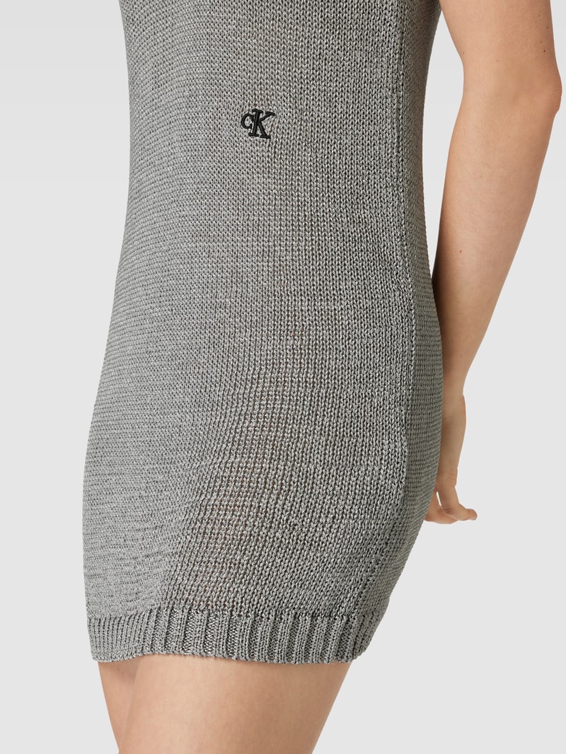 Strickkleid mit Logo-Stitching in silber