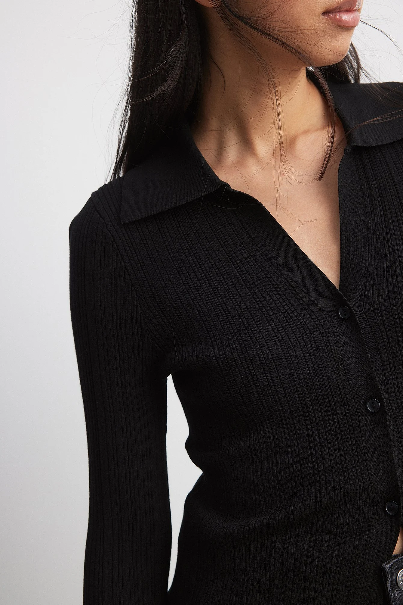 Fein gestrickter Cardigan mit Kragen