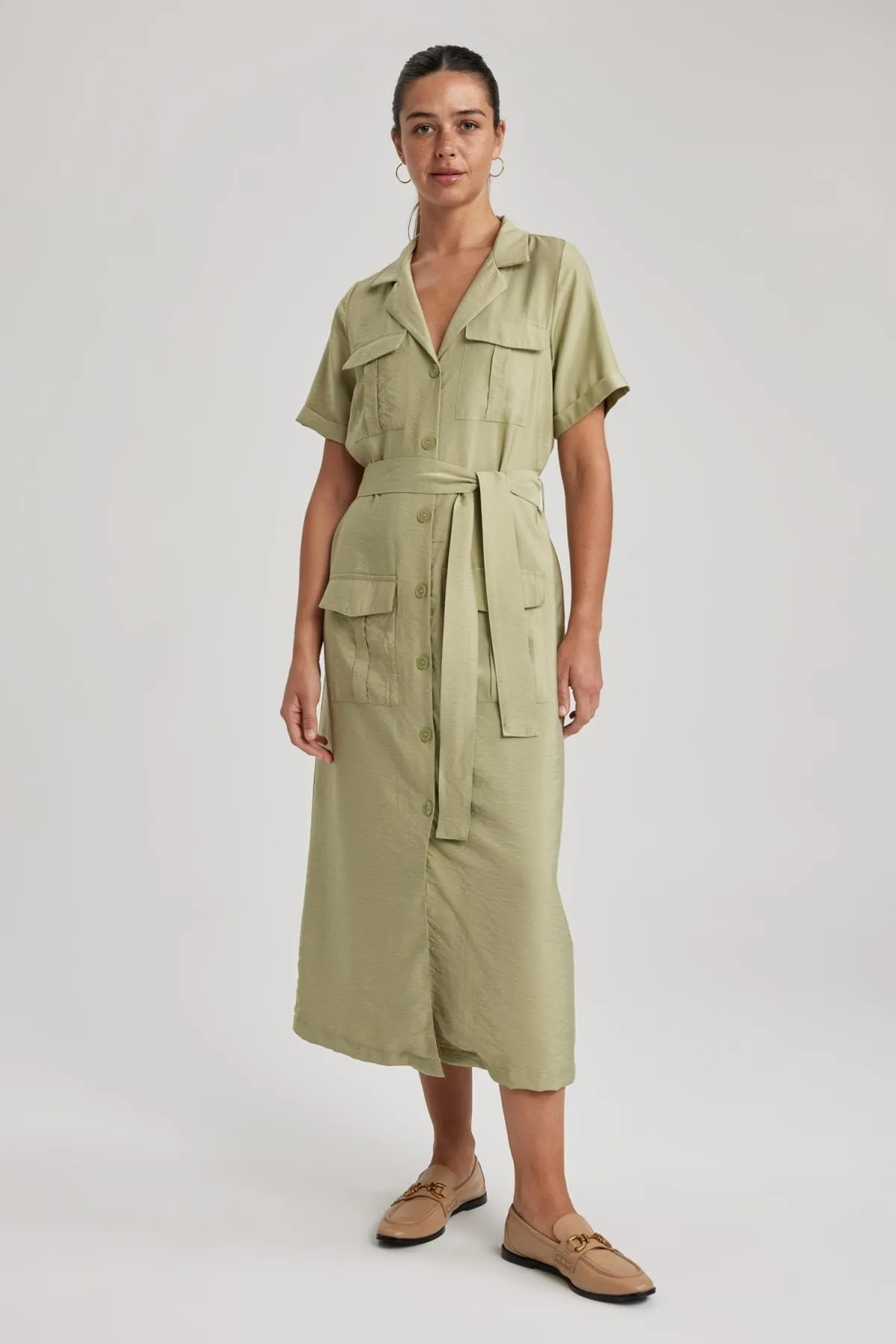 DeFacto  Prächtiges Twill-Midi-Kurzarmkleid mit Kragen