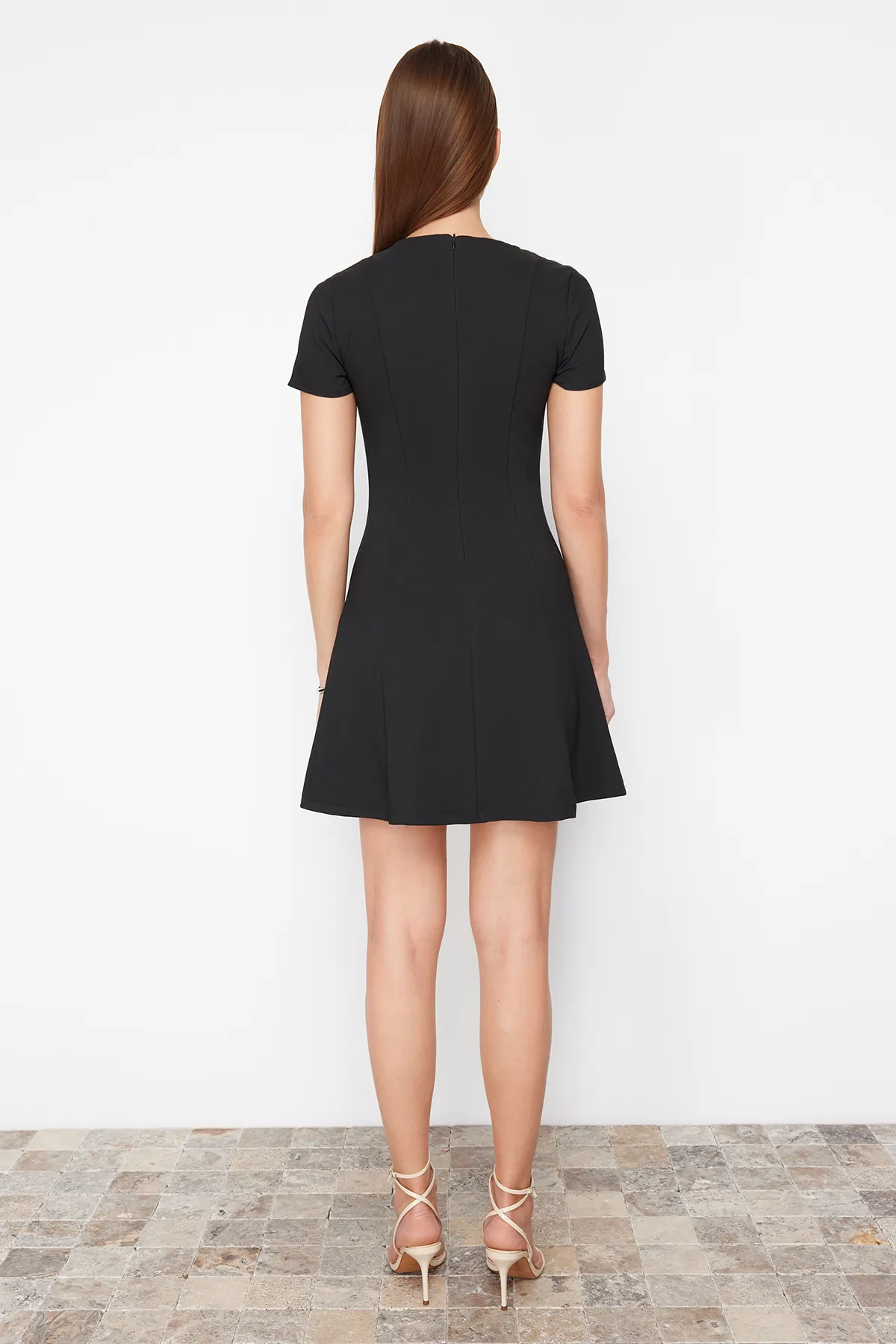 Trendyol Collection  Schwarzes gewebtes Minikleid TWOSS24EL00803