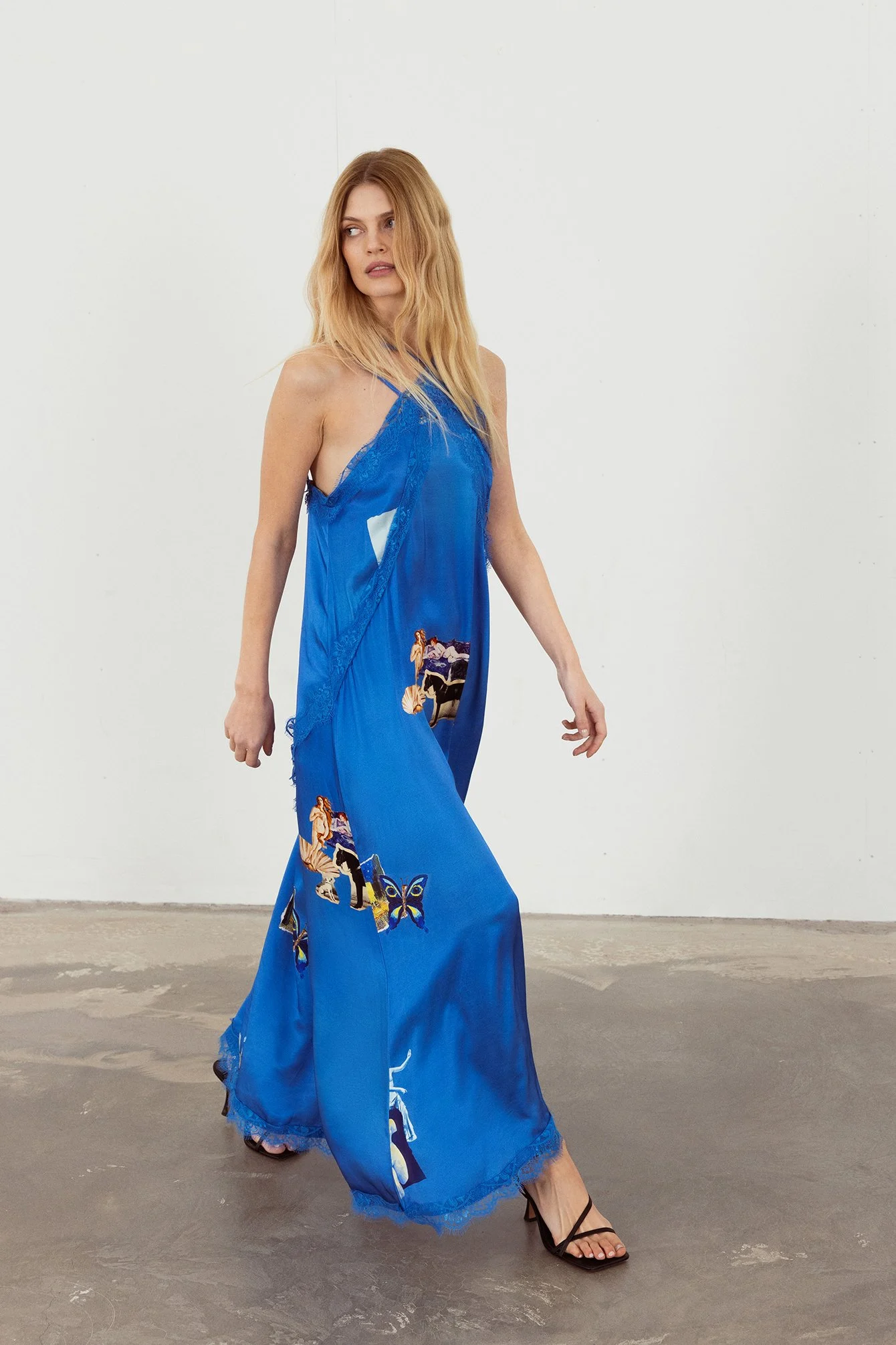 Kleid mit Collage und Spitzendetail