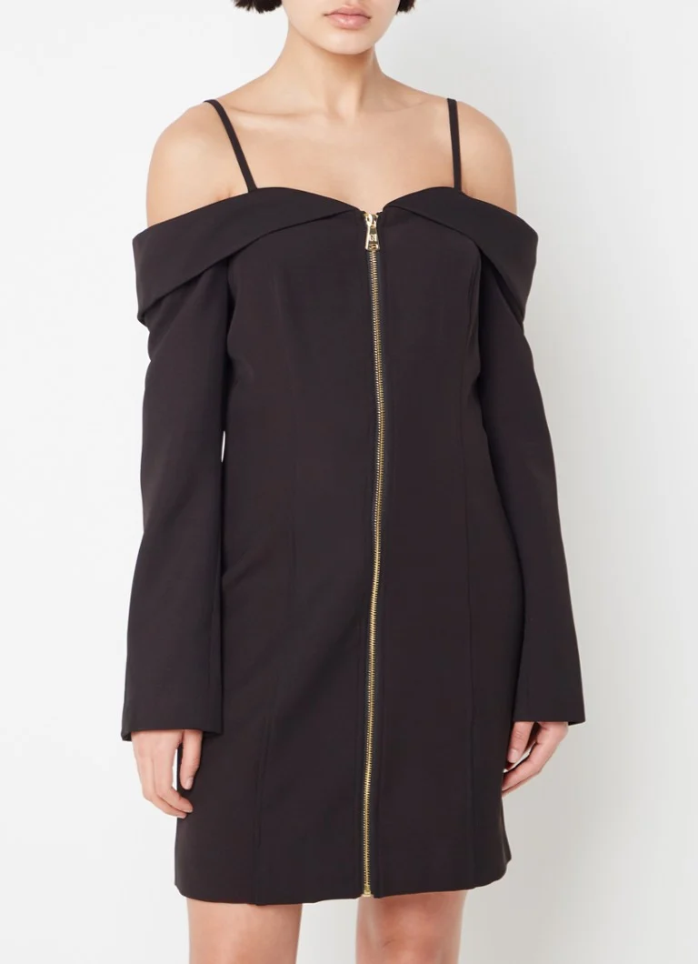 Minivestido de Nikkie Bexley con escote Bardot y cierre de cremallera.