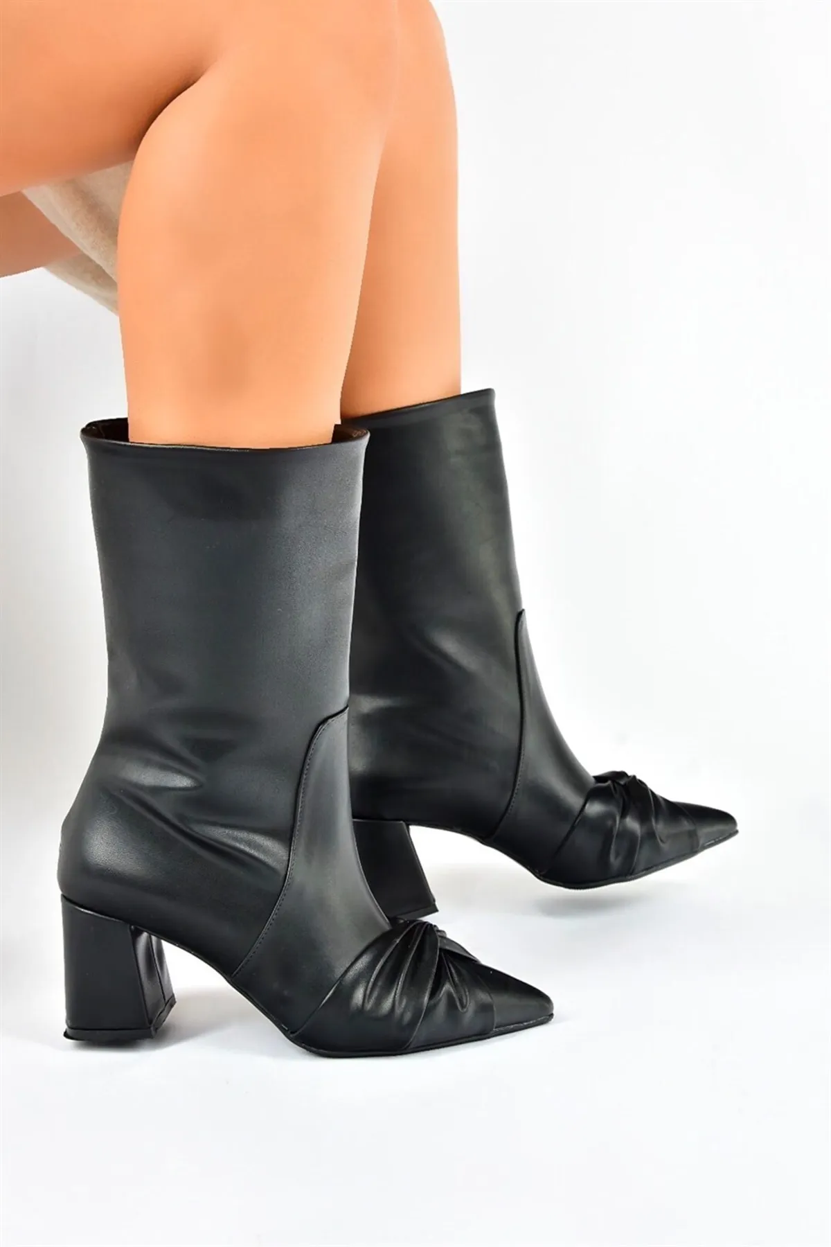 Fox Shoes  Schwarze Damenstiefel mit dicken Absätzen L572940309