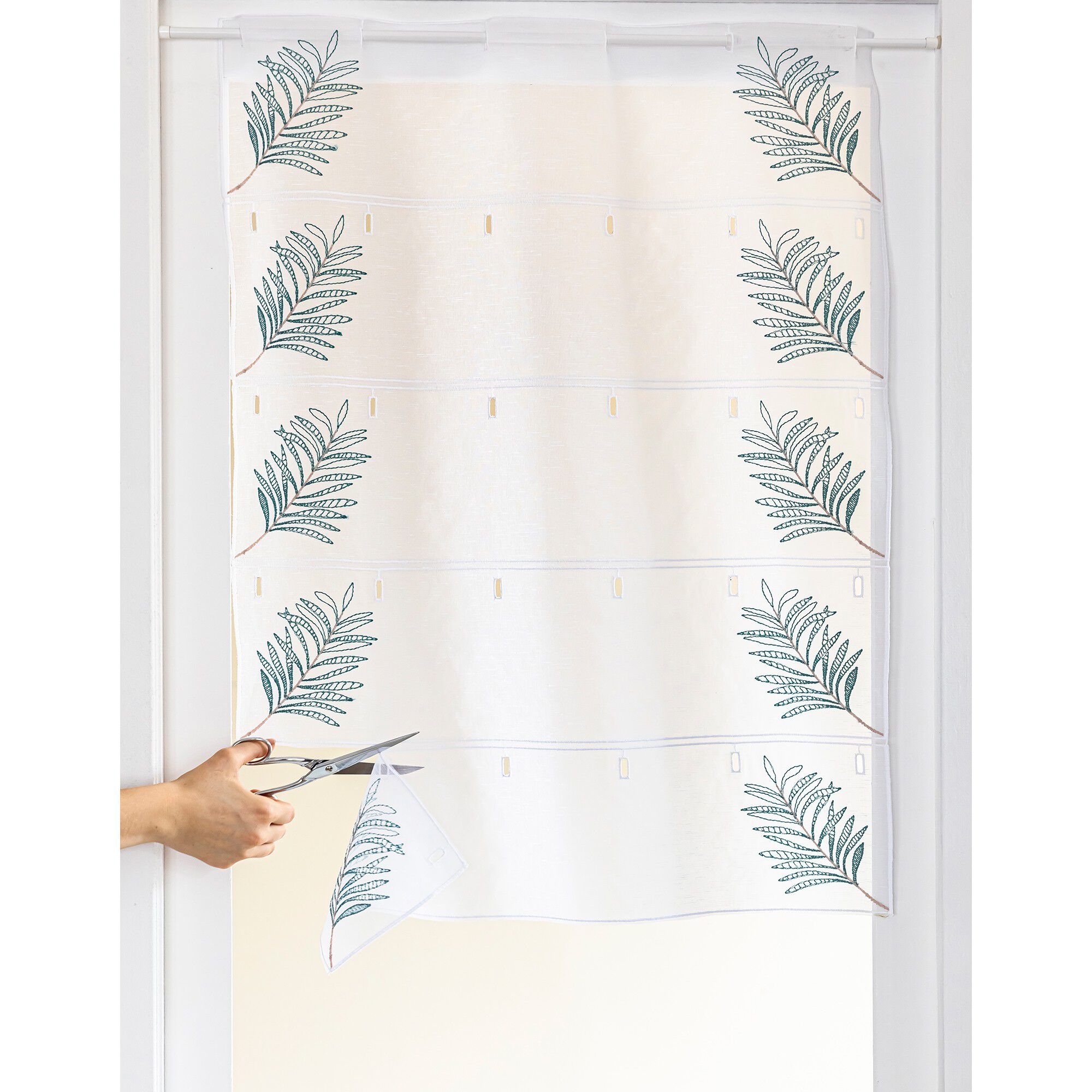 Voilage modulable en hauteur broderie feuilles de palmier