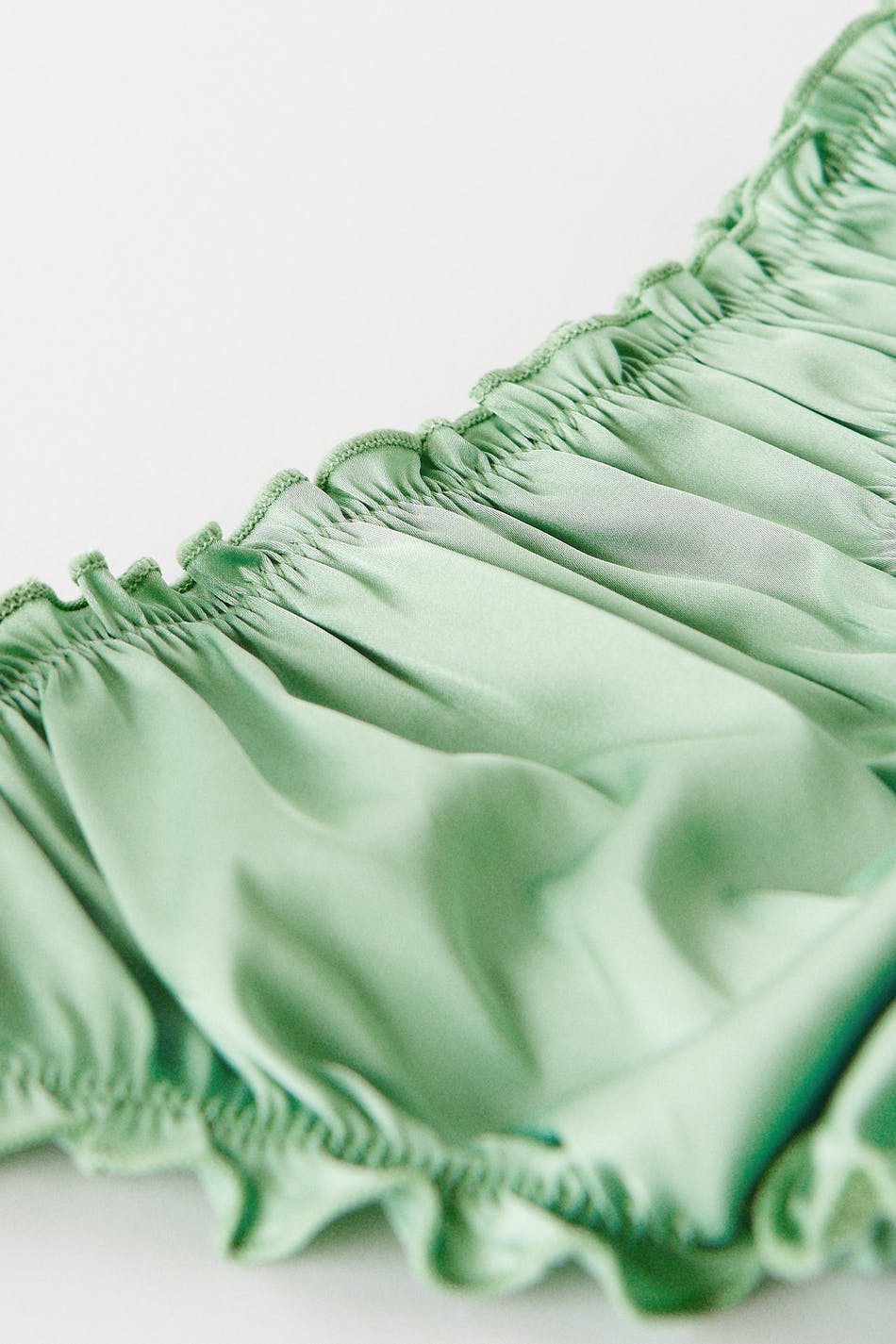 Eva satin string