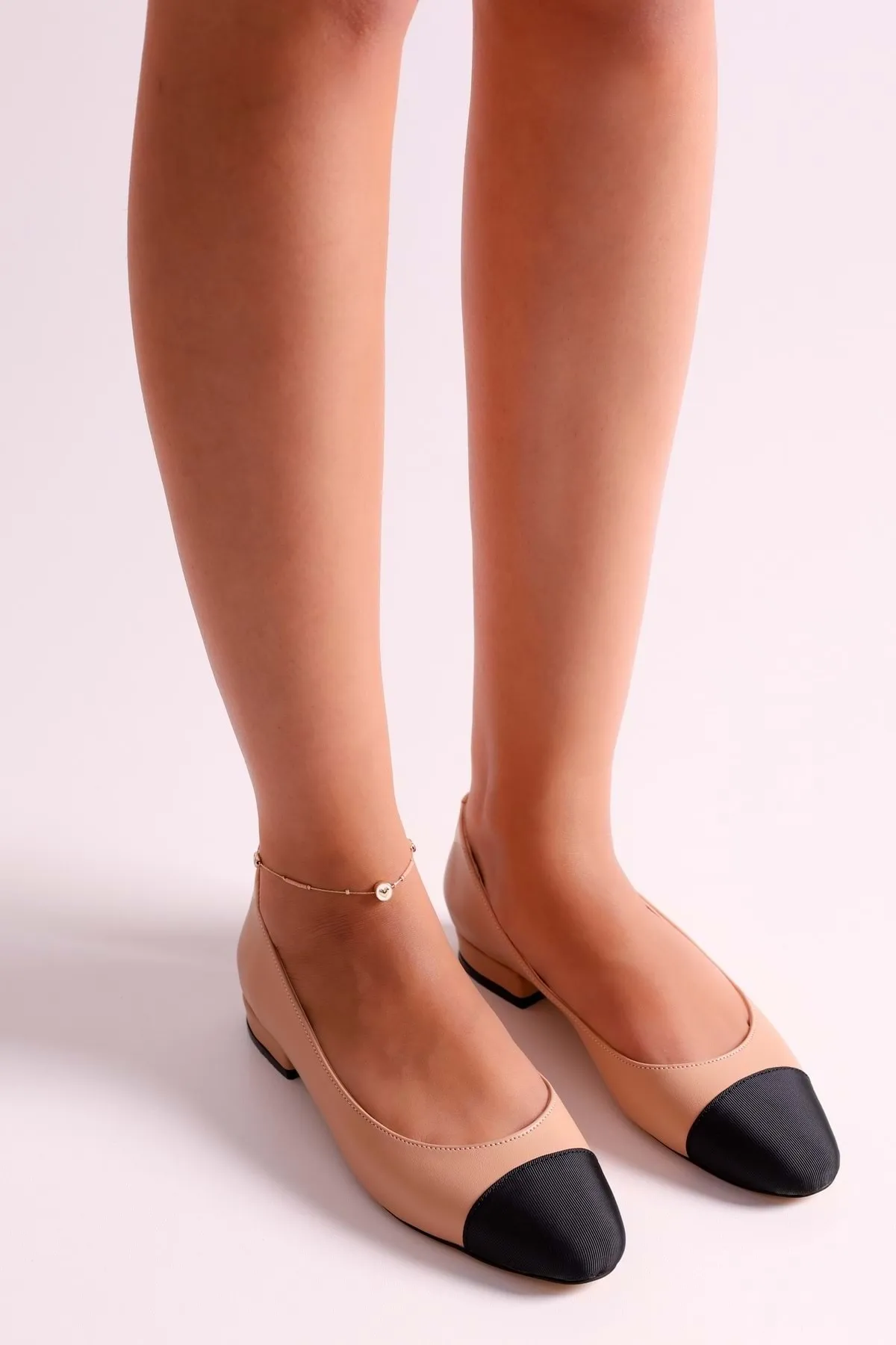 Shoeberry  Ellisy Nude Double Coloured Oval Toe Ballerina für Damen Nude Skin