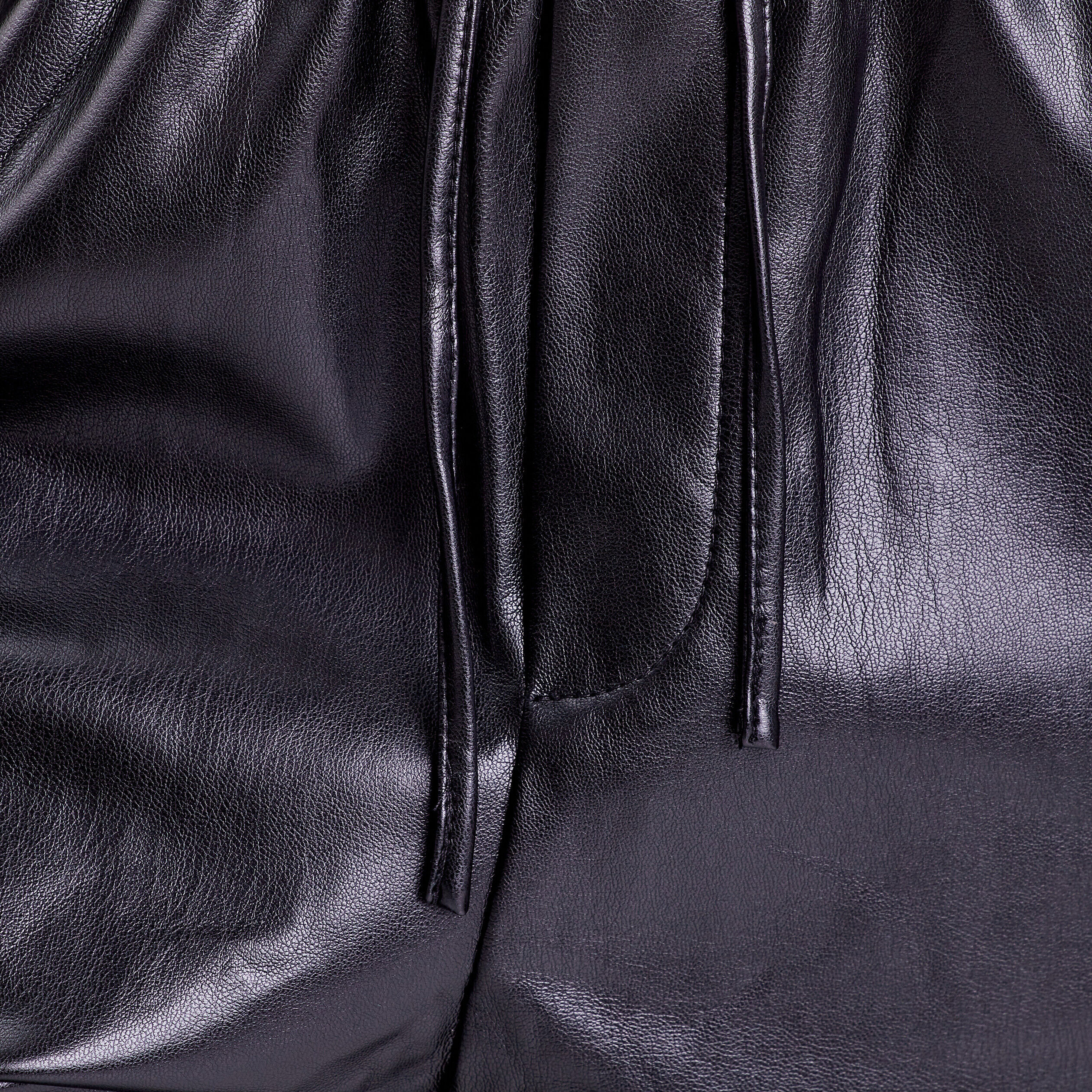 Pantalon carotte enduit noir femme | Cache Cache