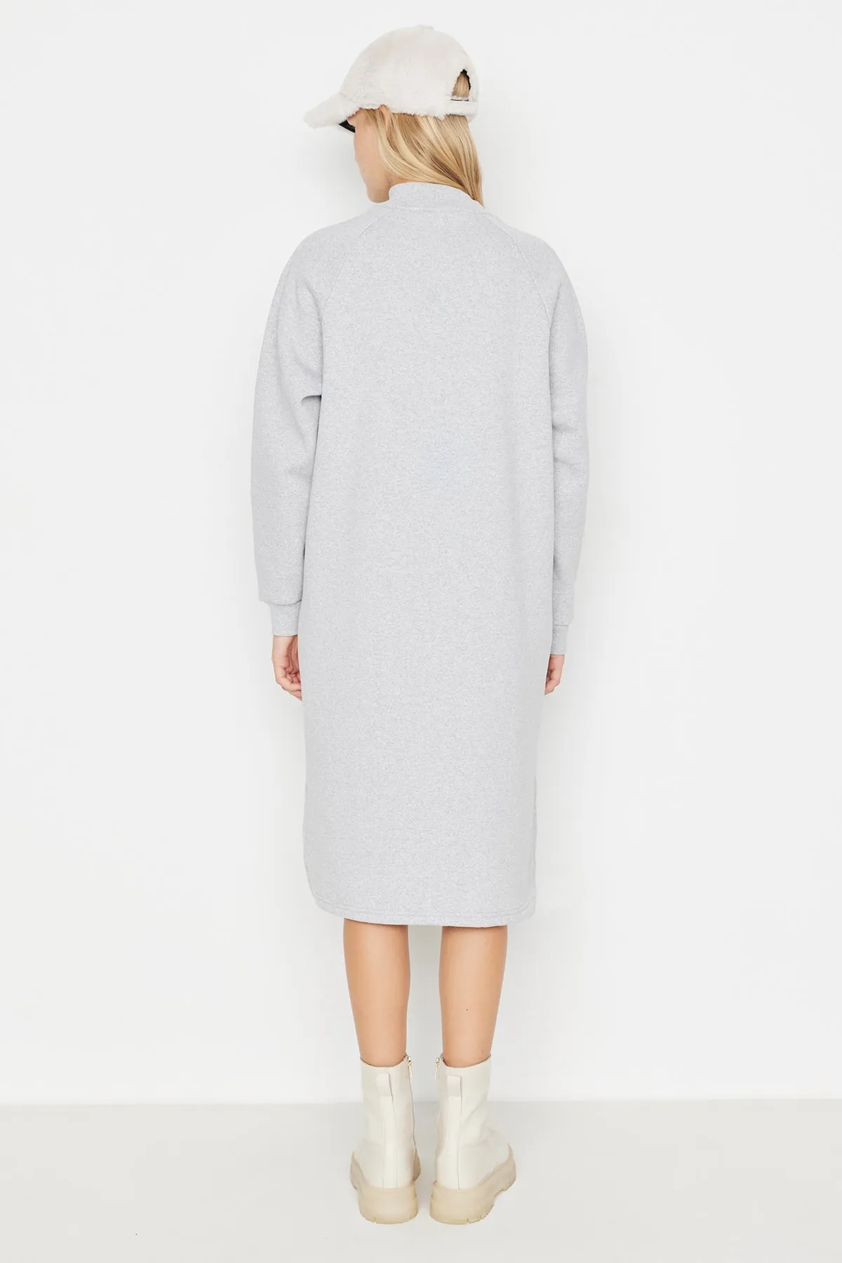 Trendyol Collection  Grau meliertes blaues Midi-Strickkleid mit Schal TWOAW23EL00713
