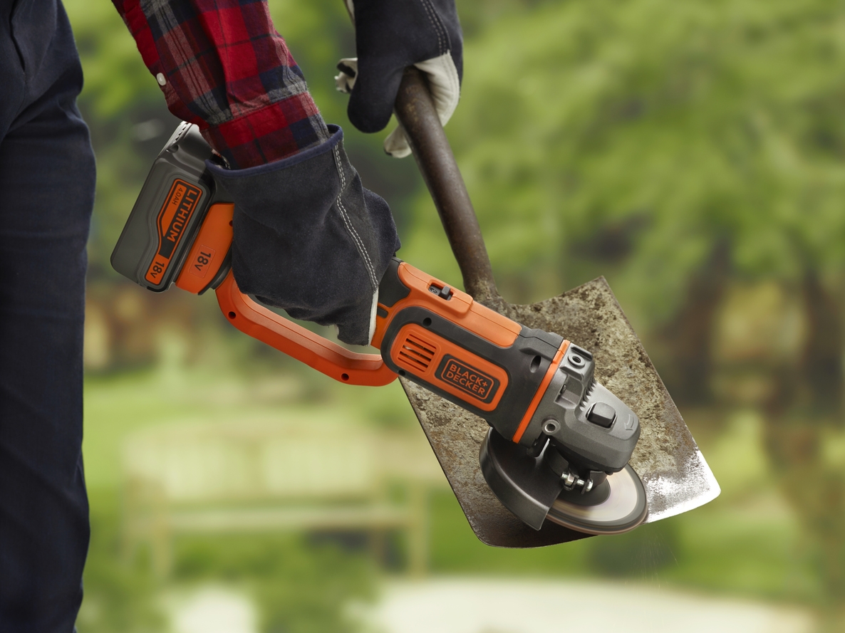 Polizor unghiular fără fir Black & Decker BCG720M1-QW, 18 volți, 4,0 Ah, Li-ion