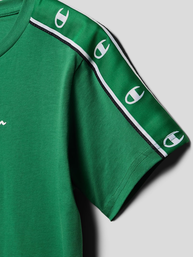 T-Shirt mit Label-Design in grün