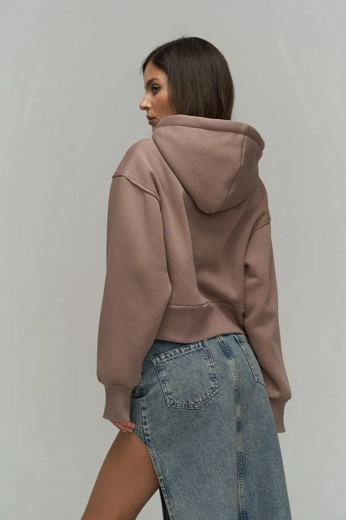 MAİ COLLECTİON  Kreatives Crop-Sweatshirt in Taupe