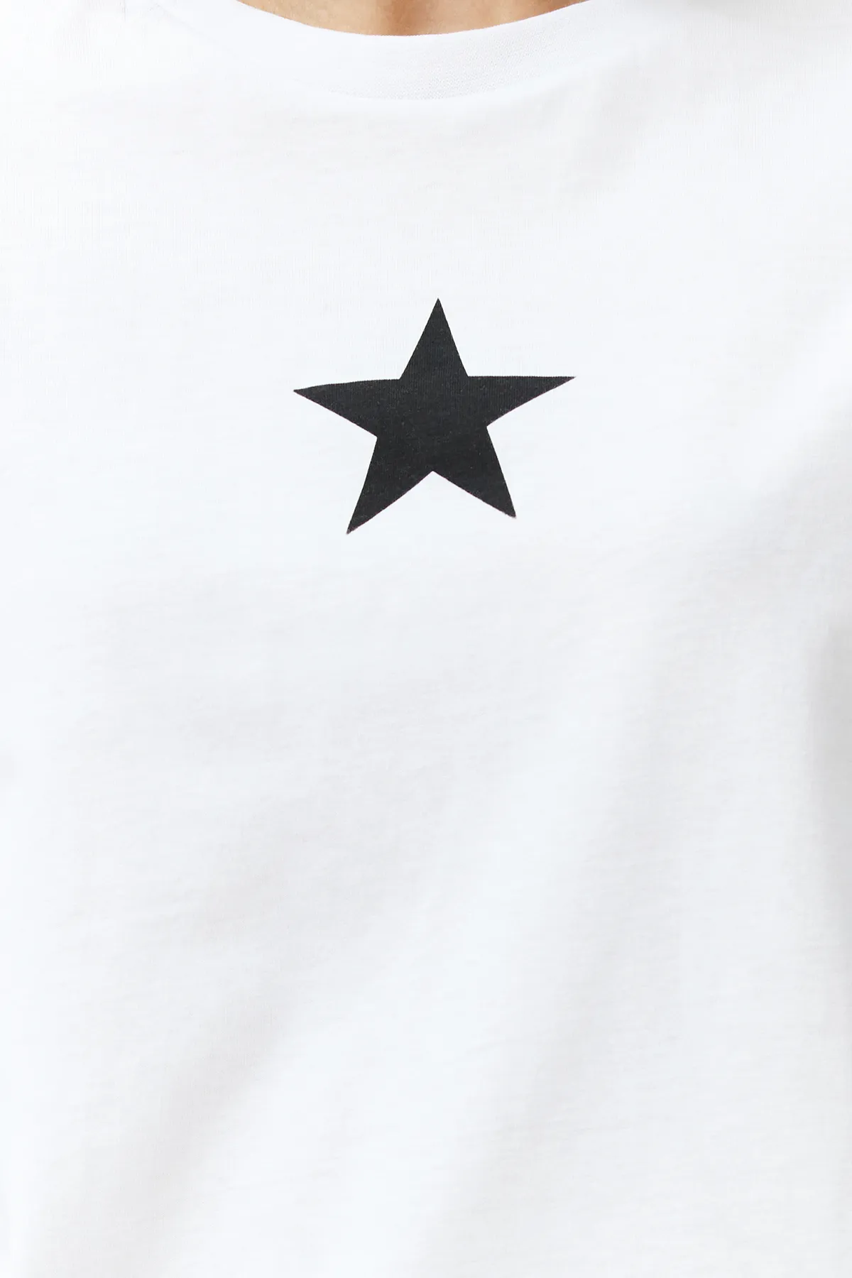 Trendyol Collection  Weißes Strick-T-Shirt mit Rundhalsausschnitt und Stern-Aufdruck, Regular/Regular Fit, 100 % Baumwolle TWOSS24TS00095