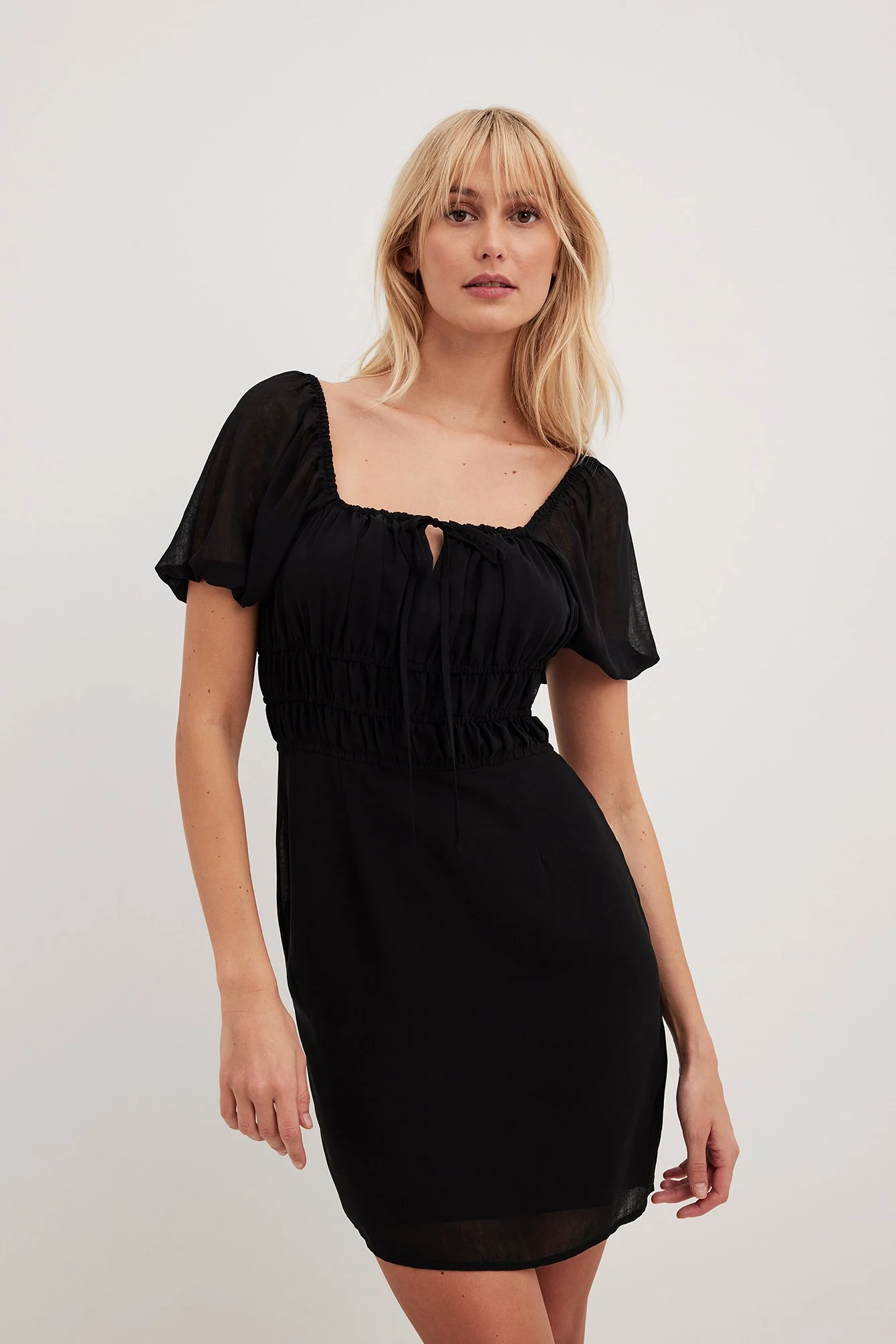 Minikleid aus zerknittertem Chiffon