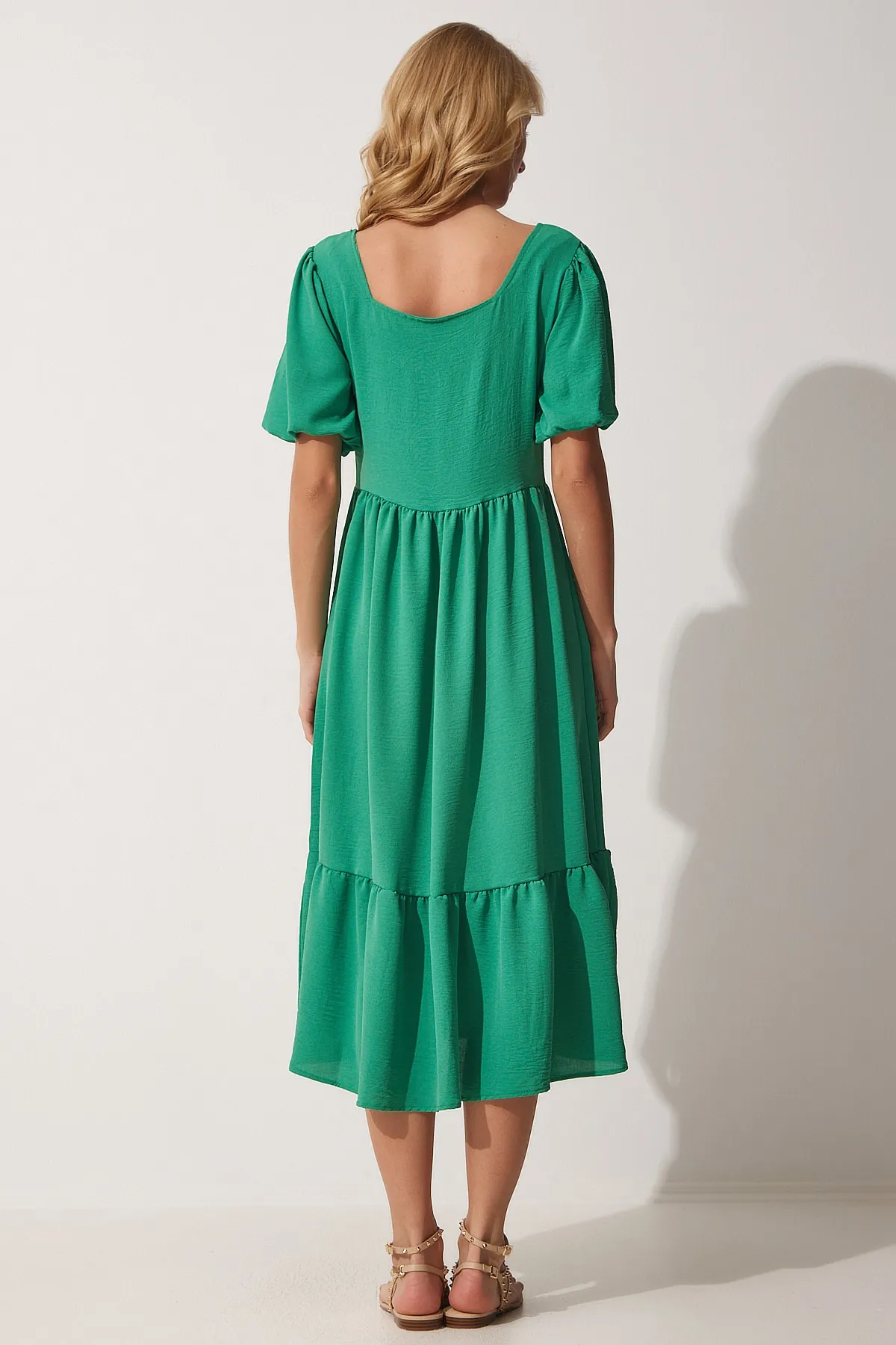 Happiness İstanbul  Lebhaftes grünes Ayrobin-Sommerkleid mit quadratischem Kragen für Damen ZH00023