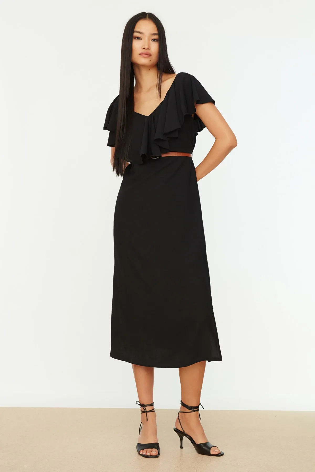 Trendyol Collection  Schwarzes gewebtes Kleid mit Gürtel TWOSS21EL0921