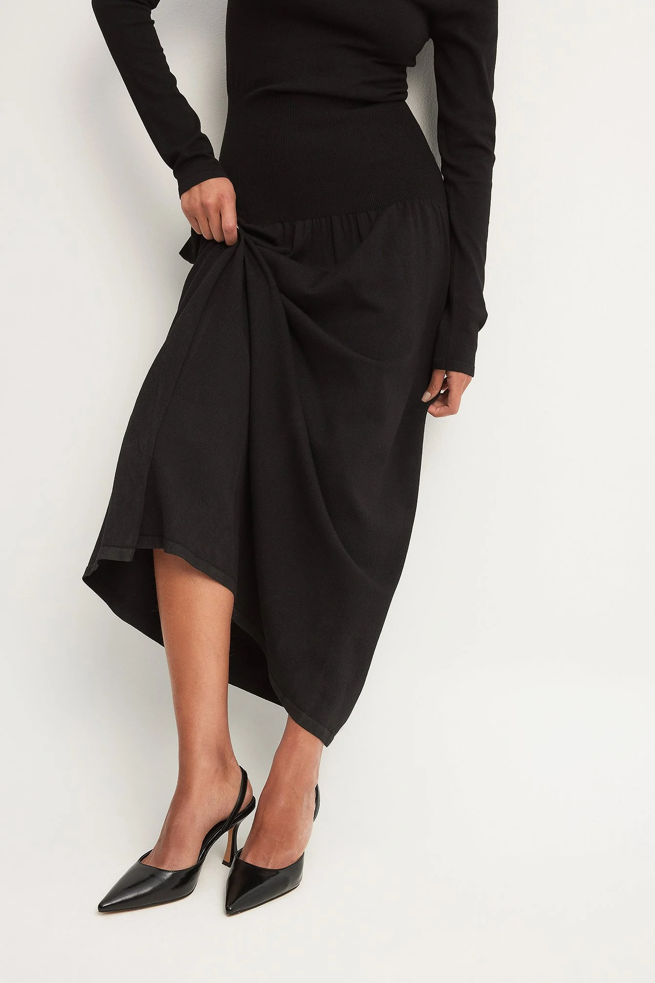 Schmale Sling-Pumps mit Sanduhrform