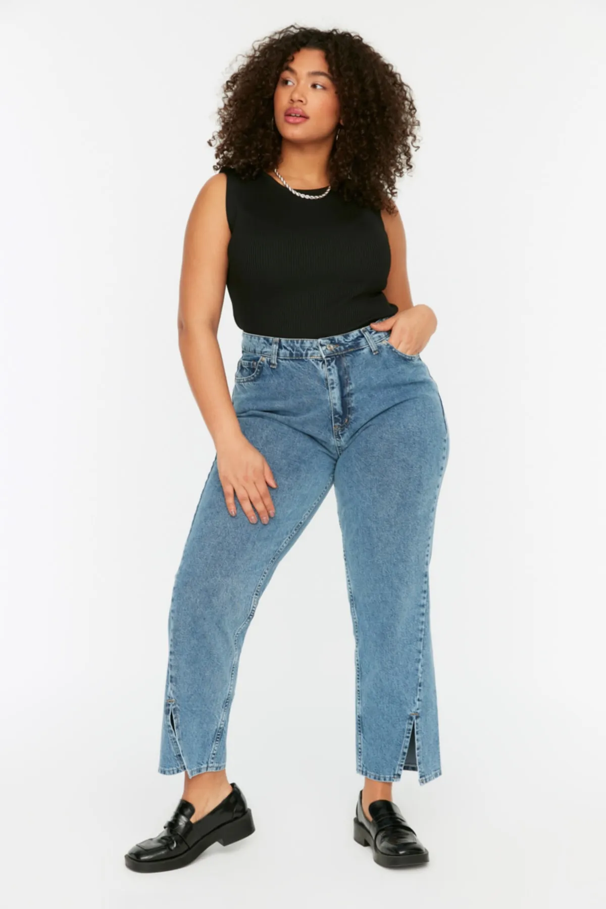 Trendyol Curve  Blaue Bootcut-Jeans mit hoher Taille und detailliertem Beinabschluss TBBSS22JE0614