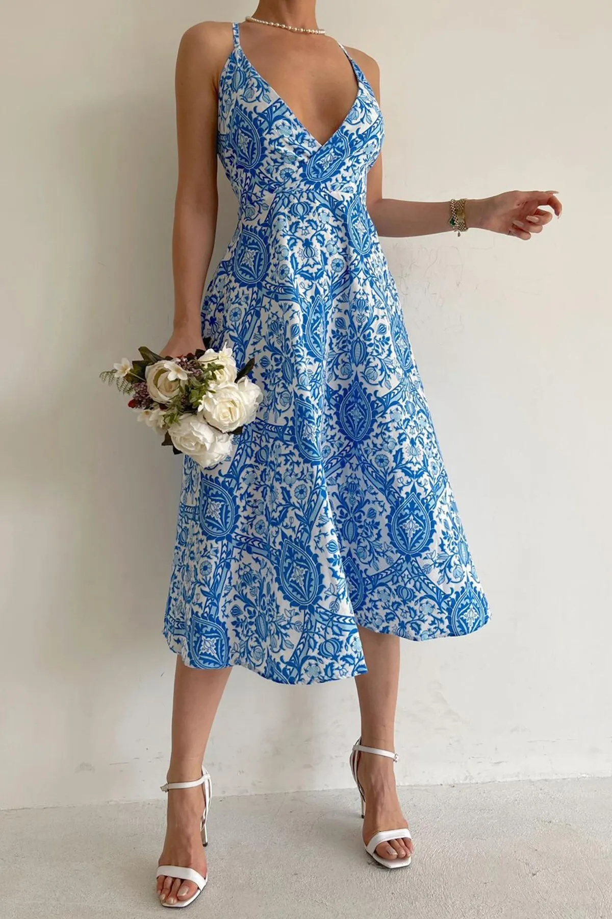 Madmext  Blau gemustertes, tief ausgeschnittenes Midikleid Mg1537