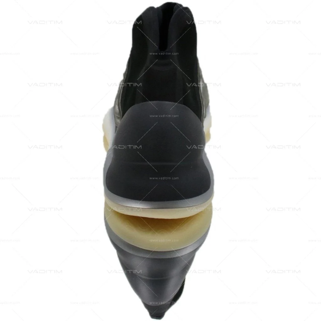 Yeezy QNTM Barium