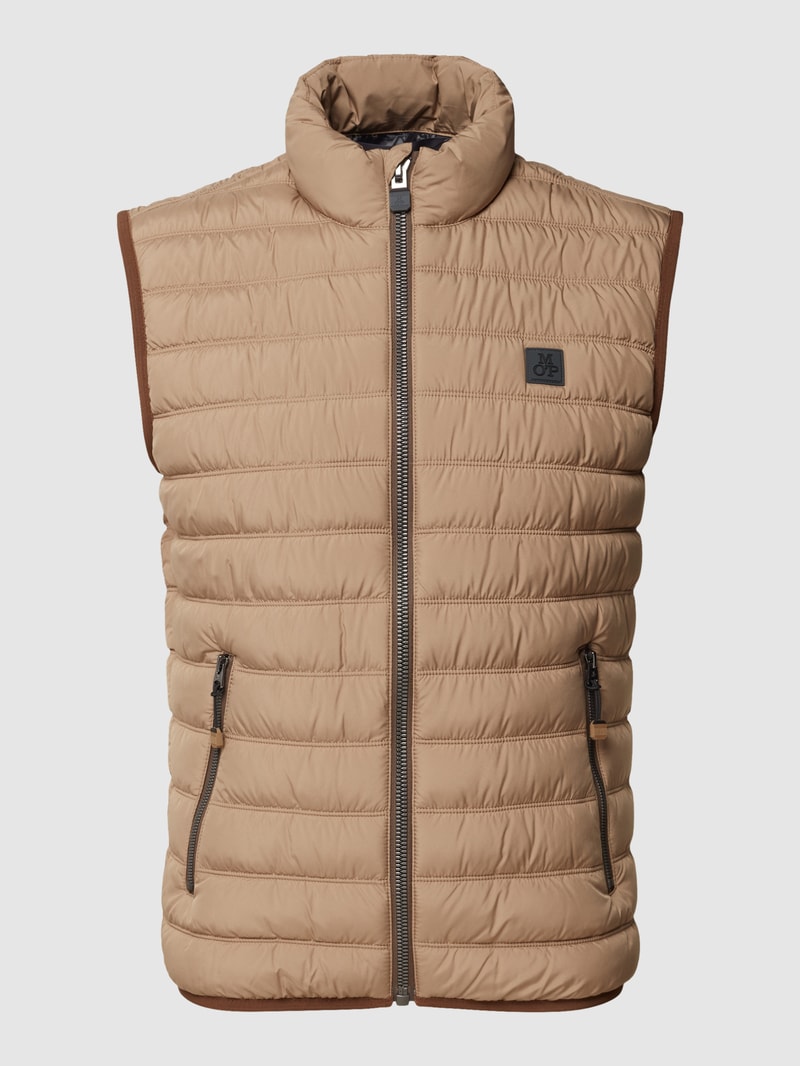 Steppweste mit Label-Detail in camel