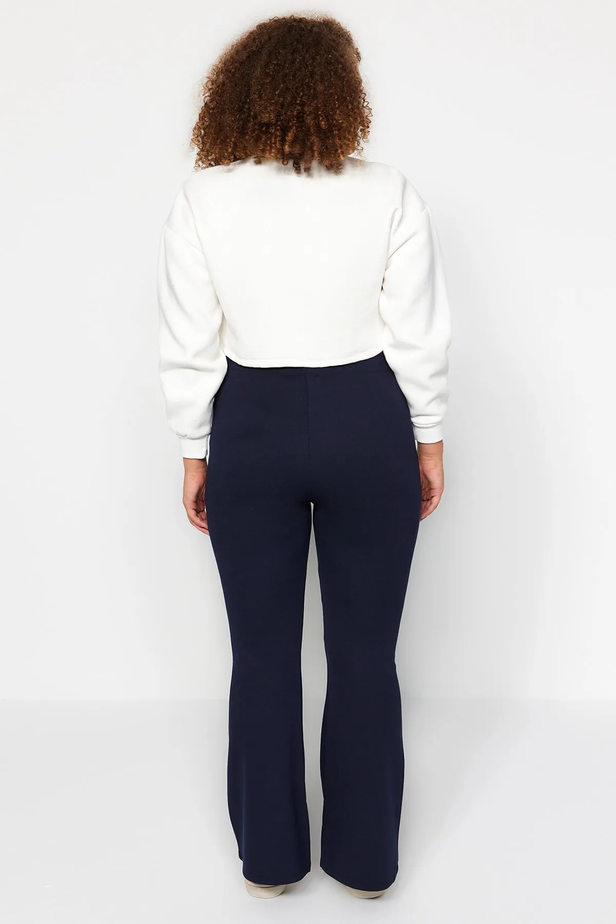 Trendyol Curve  Marineblaue spanische Strickhose mit hohem Bund und Schlitz und detailliertem Schnitt TBBAW23AR00002