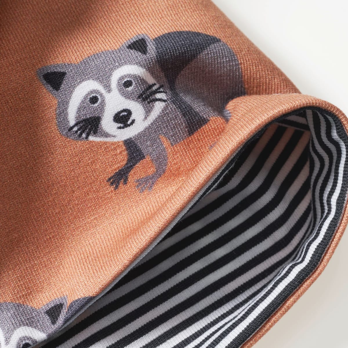 Mütze zum Wenden mit Waschbär-Muster, orange, Gr. 50/51, 1 St