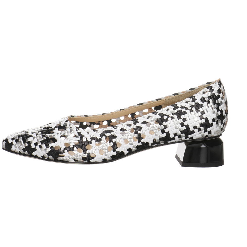 Brunate Pumps