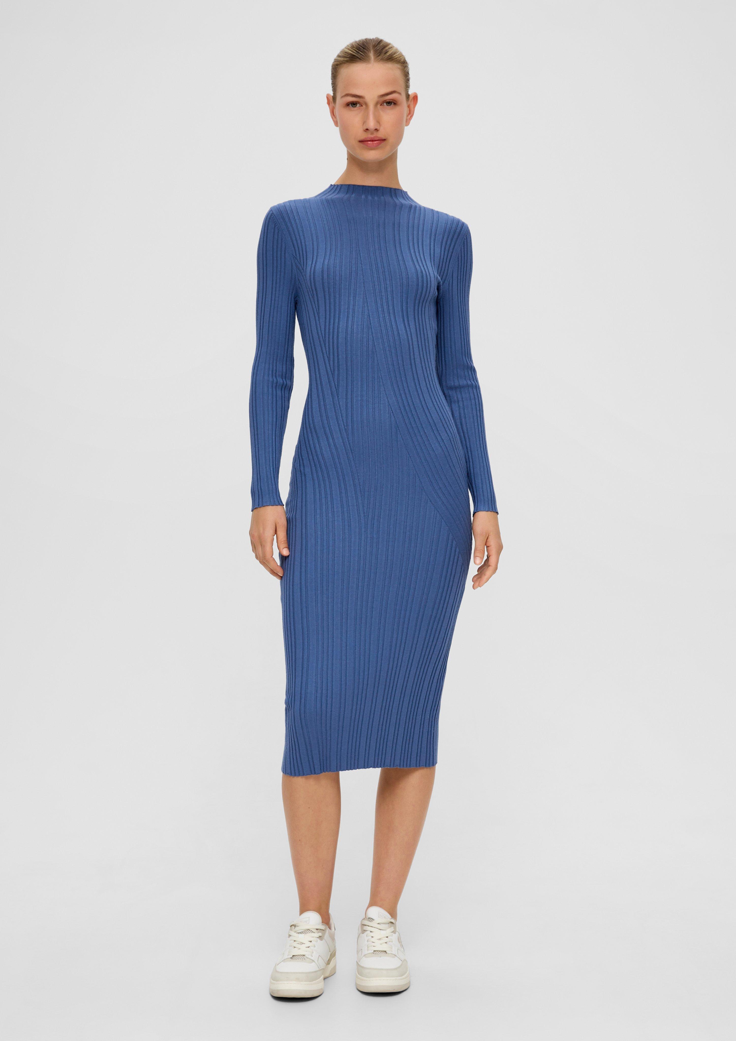 Geripptes Midikleid aus Viskosemix  2134384-5722