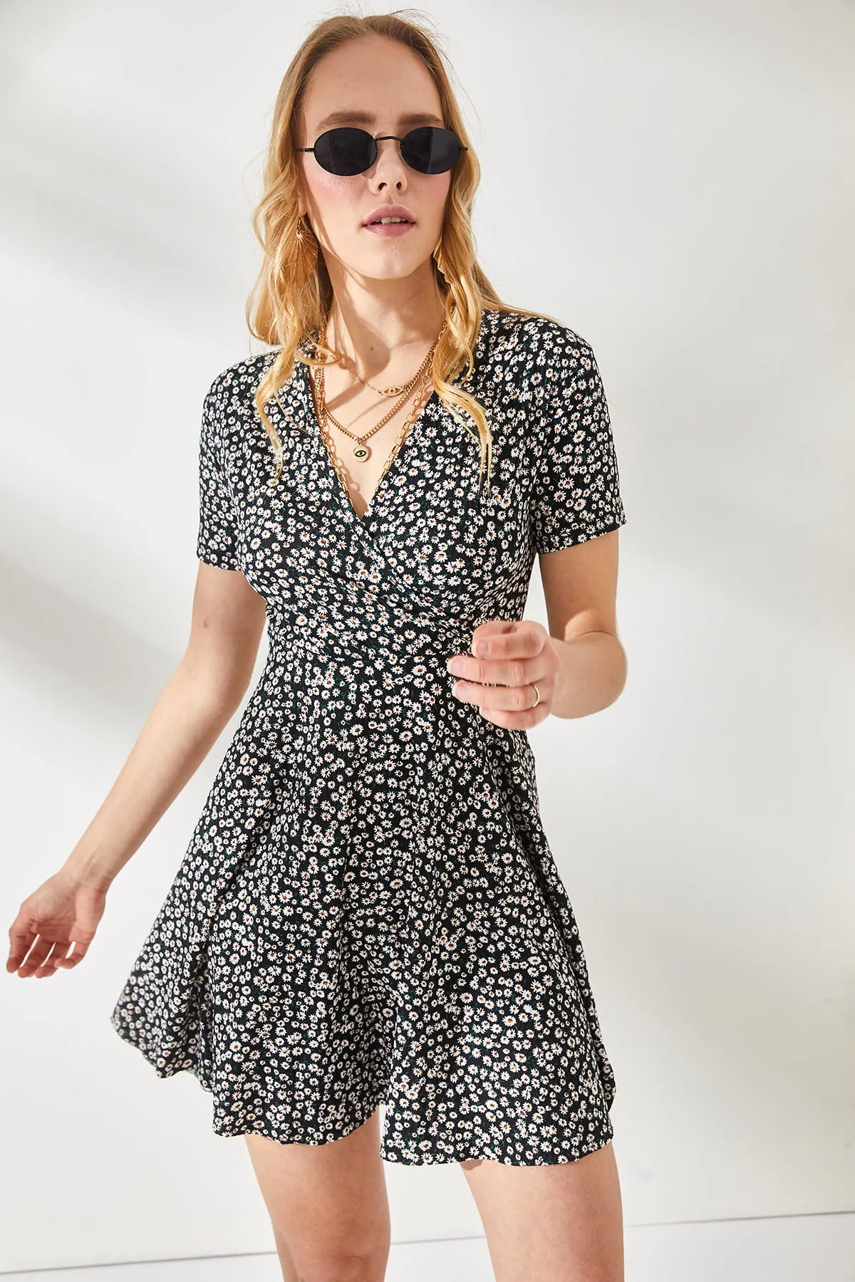 Olalook  Schwarzes, zweireihiges, ausgestelltes Kleid „Little Daisy“ für Damen ELB-19001846