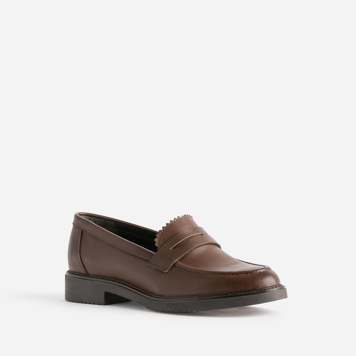 Mocassin marron éco-conçu en cuir bord cranté