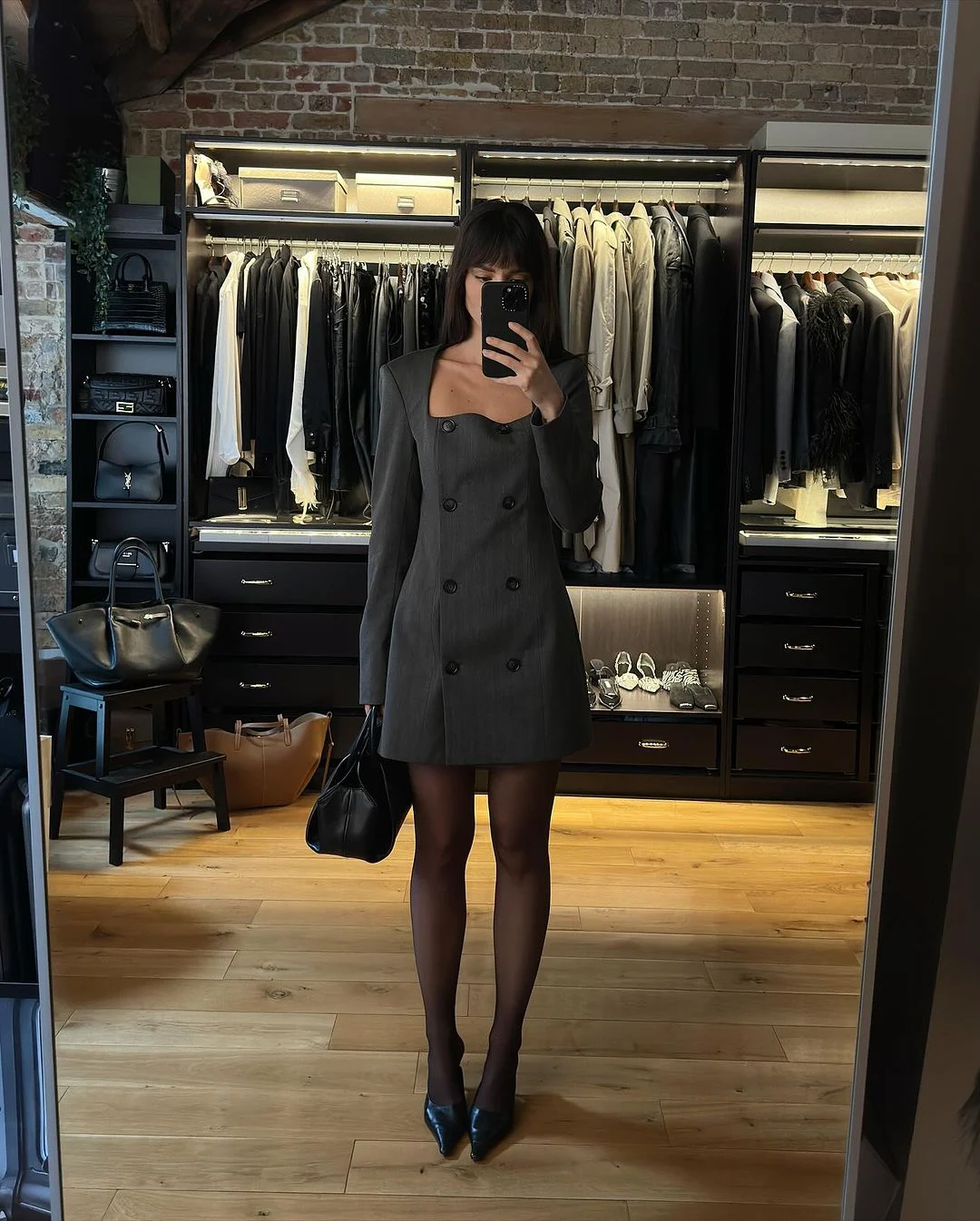 Blazerkleid mit markierten Schultern