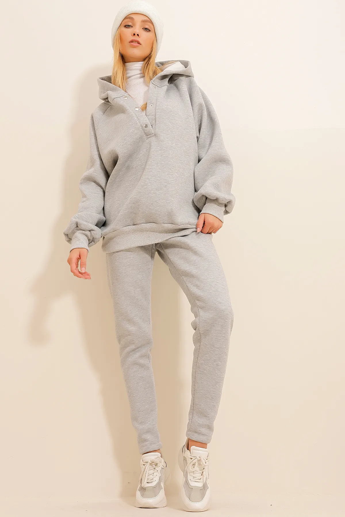 Trend Alaçatı Stili  Grauer 3-Faden-gerippter Kapuzenpullover und Druckknopfverschluss-Trainingsanzug für Damen ALC-X11074